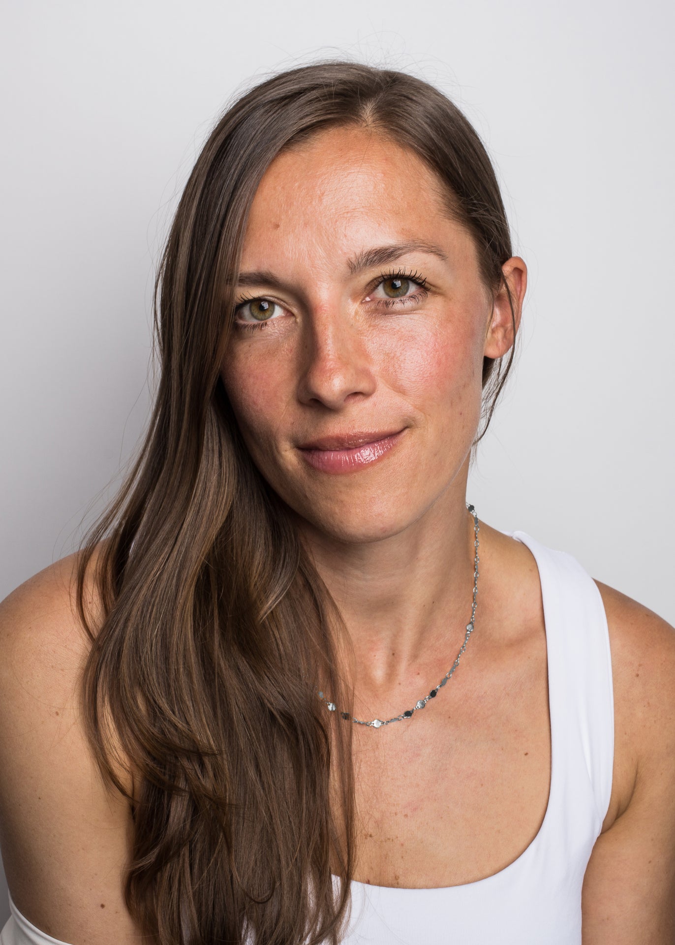 Akitsune-Grace-Necklace-Silver-Model-3