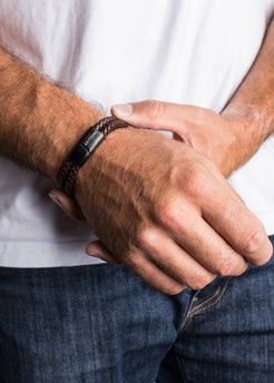 Akitsune-Gracilitas-Leather-Bracelet-Matte-Black-Brown-Model-2