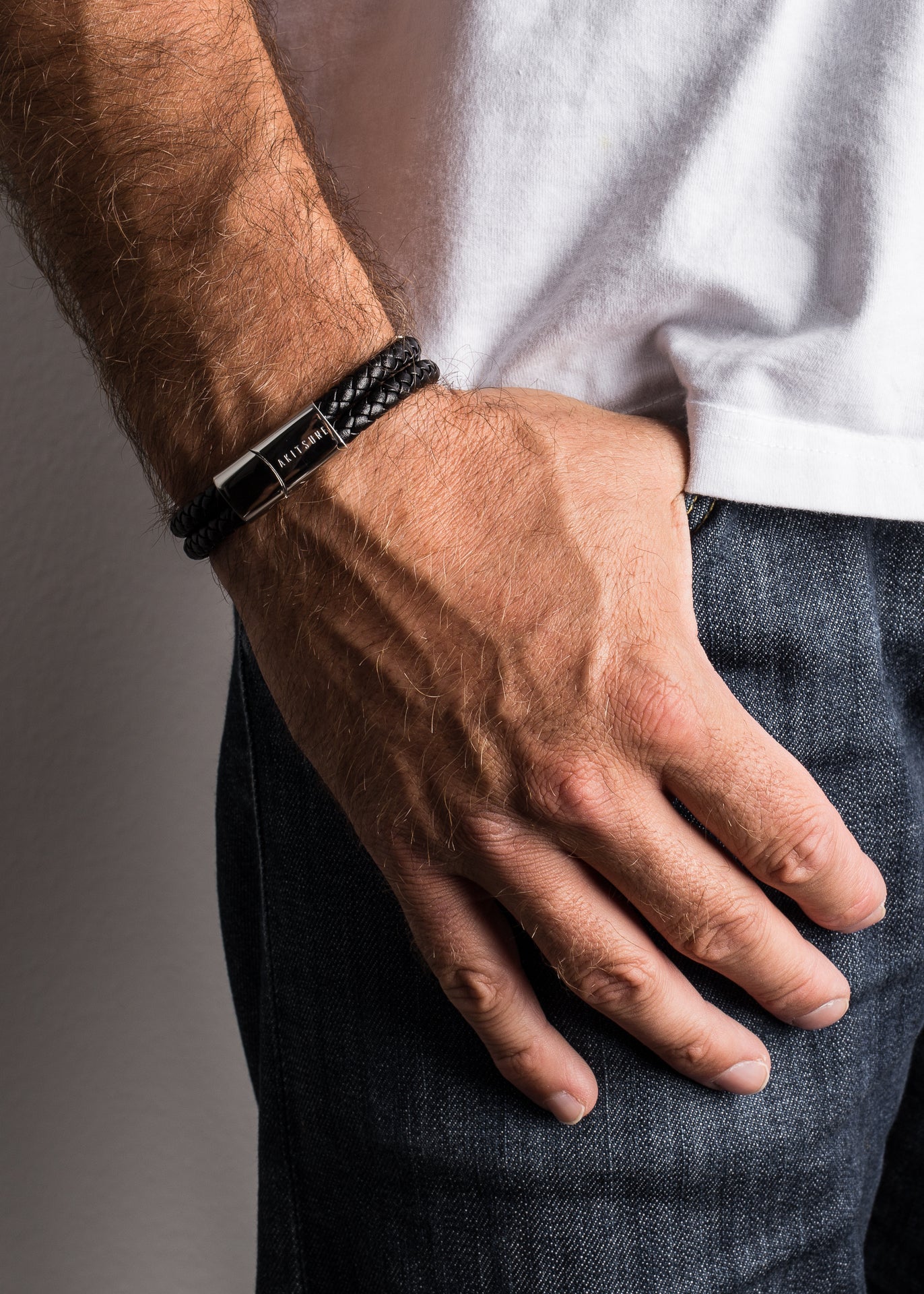 Akitsune-Gracilitas-Leather-Bracelet-Silver-Black-Model-3ZQXkVtUgxJCZ8