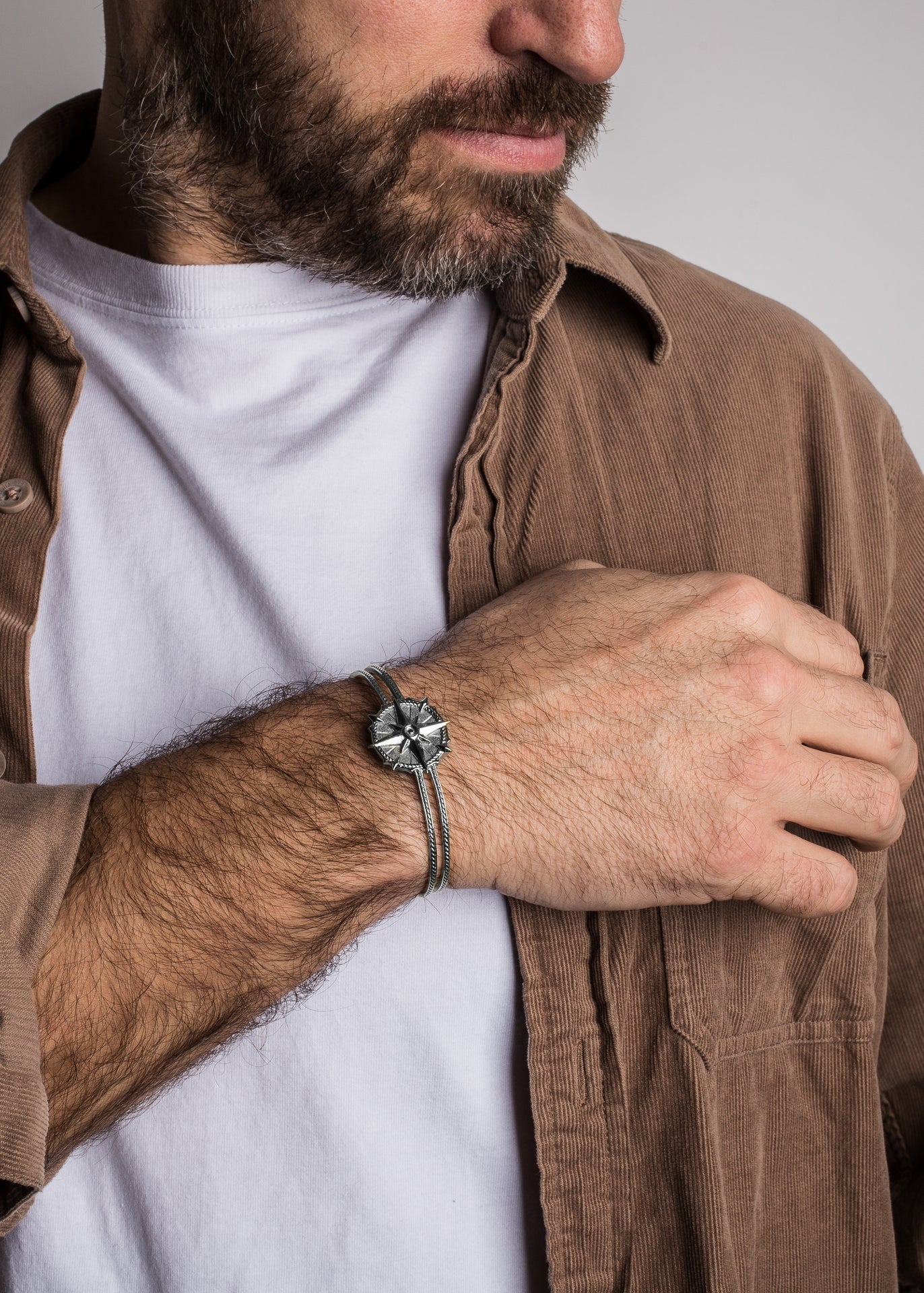 Akitsune-Guidance-Bangle-Gold-Compass-North-Star-Model-1UlnoSsj7Bvdoj