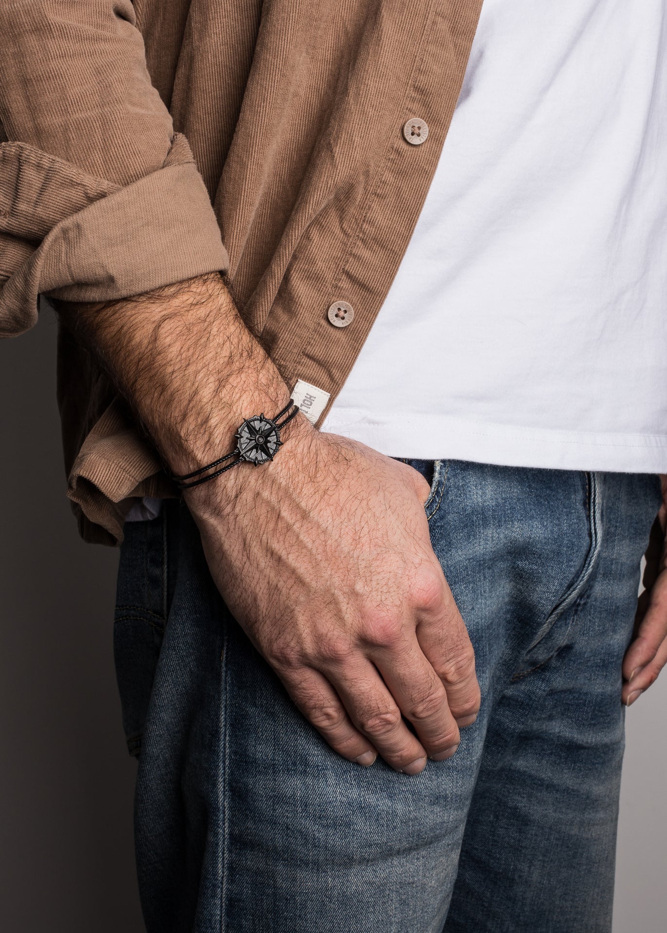 Akitsune-Guidance-Bangle-North-Start-Compass-Matte-Black-Model-2