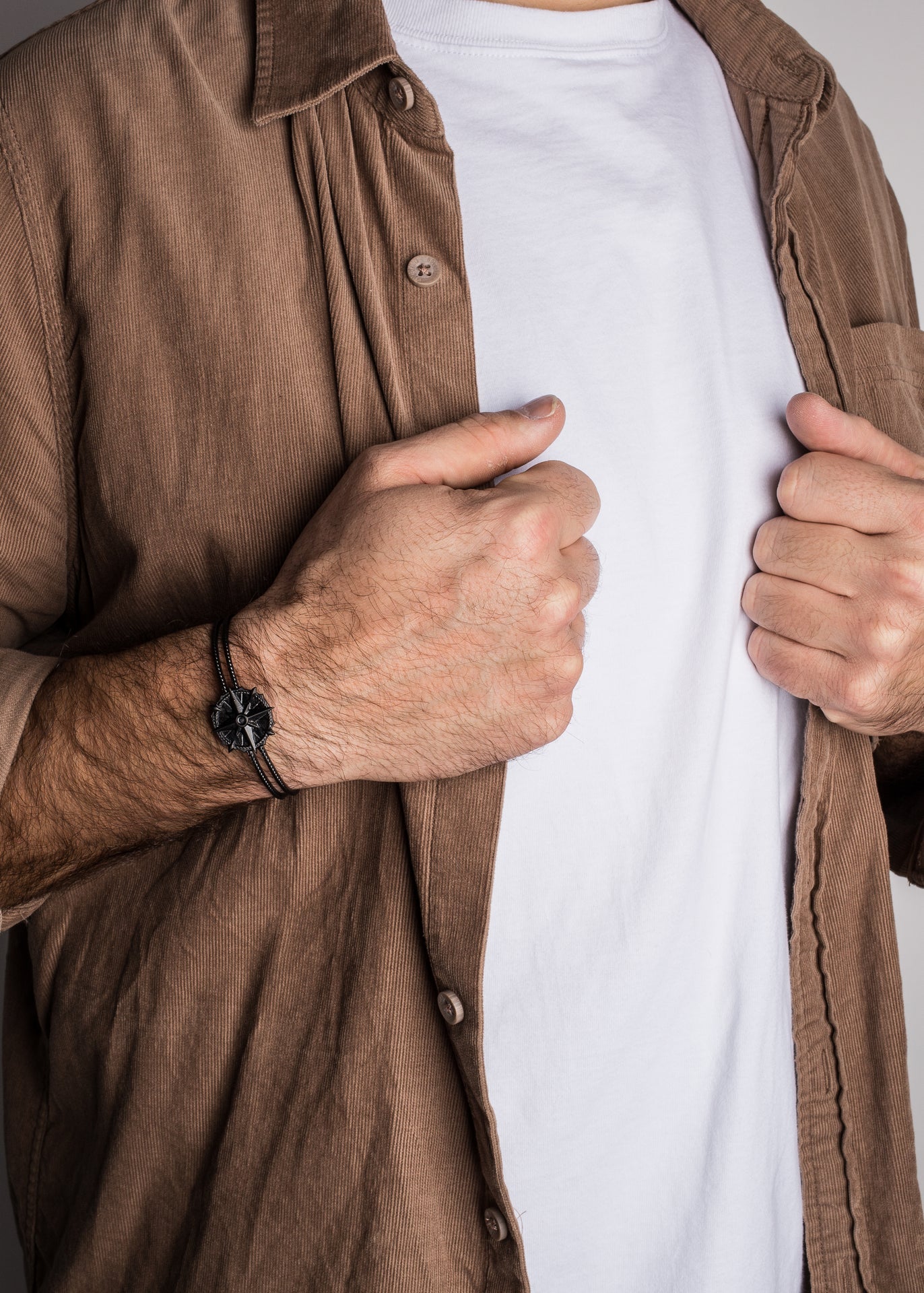 Akitsune-Guidance-Bangle-North-Start-Compass-Matte-Black-Model