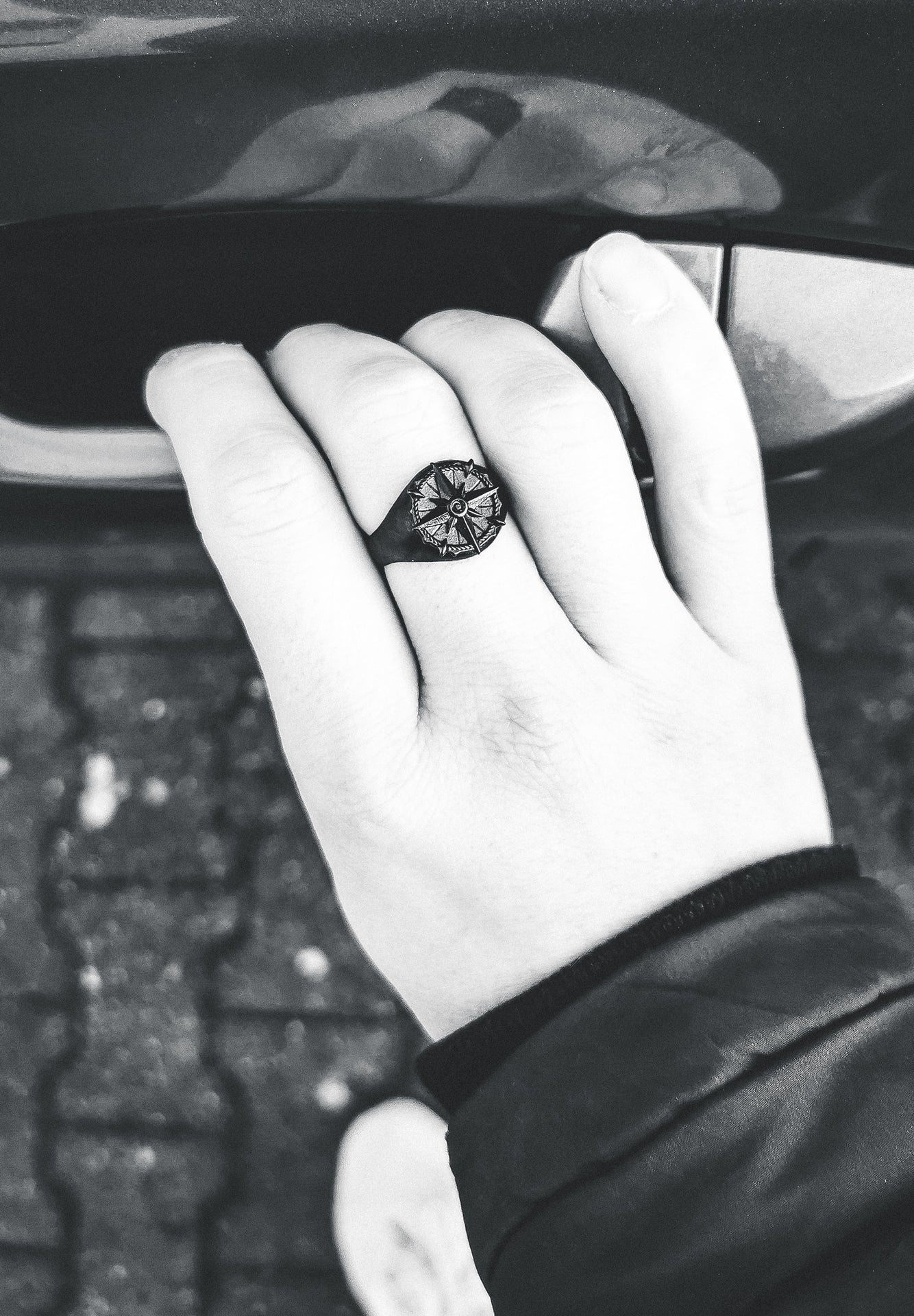 Akitsune-Guidance-Compass-Ring-Matte-Black-Premium-Jewelry-North-Star