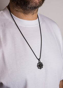 Akitsune-Guidance-Pendant-Black-North-Star-Compass-Necklace-Model