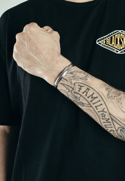 Akitsune Laurea Laurel Wreath Bangle - Silver Model Photo