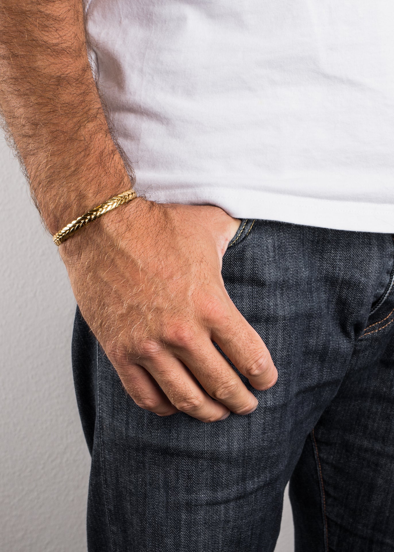 Akitsune-Laurea-Laurel-Wreath-Bangle-Gold-Model