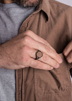 Akitsune-Lignum-Ring-Black-Wood-Model-Men-Jewelry-2