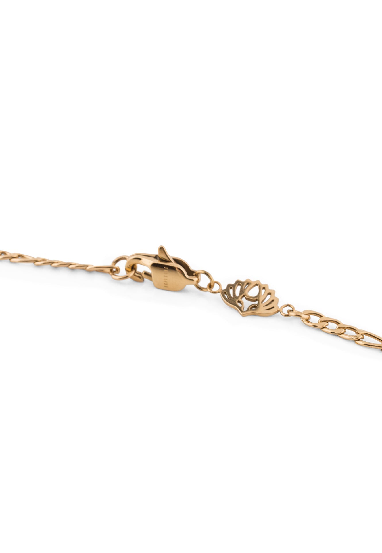 Akitsune-Magnas-Chain-Link-Gold-Detail-Clasp