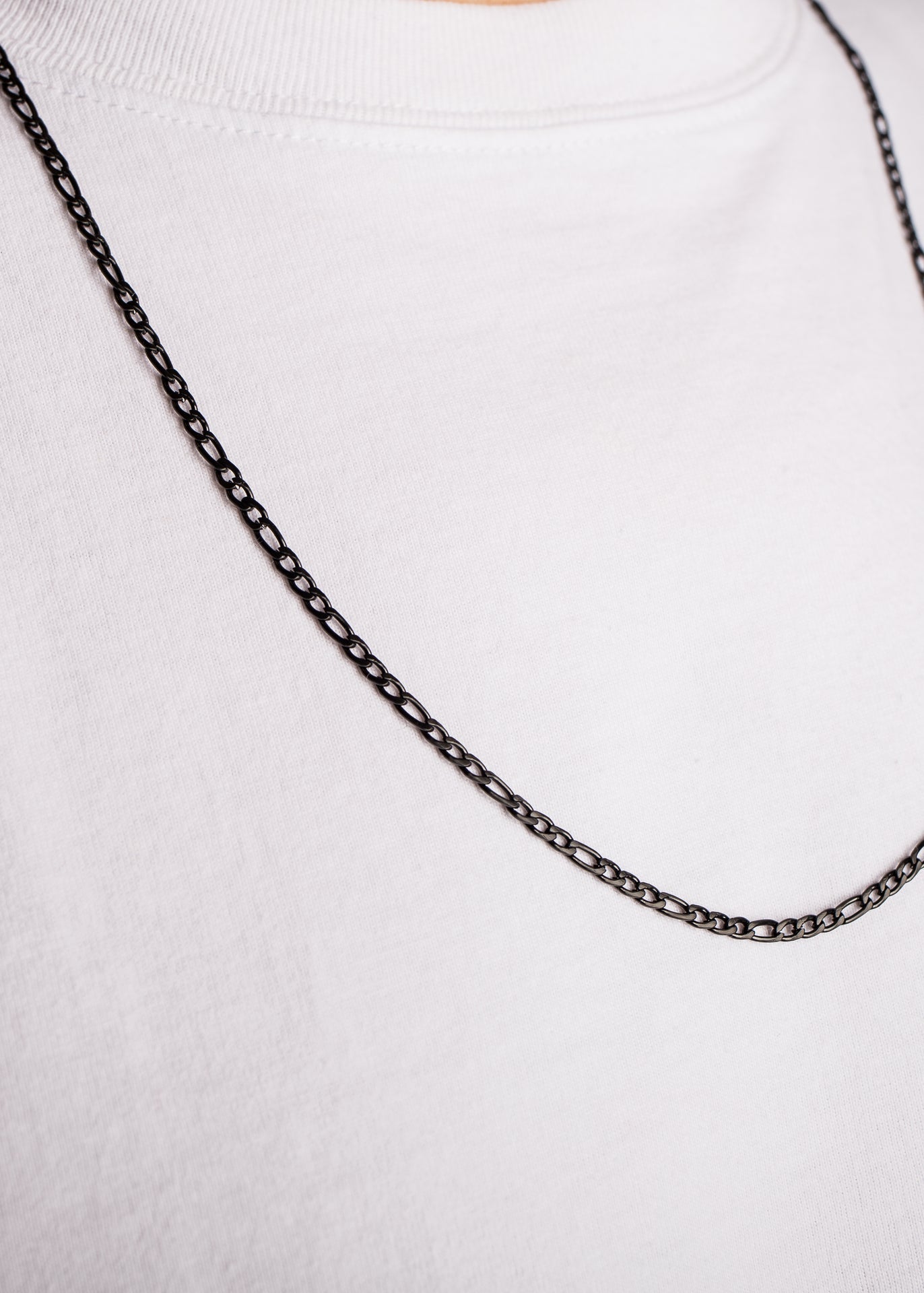 Akitsune-Magnas-Chain-Link-Matte-Black-Model-2