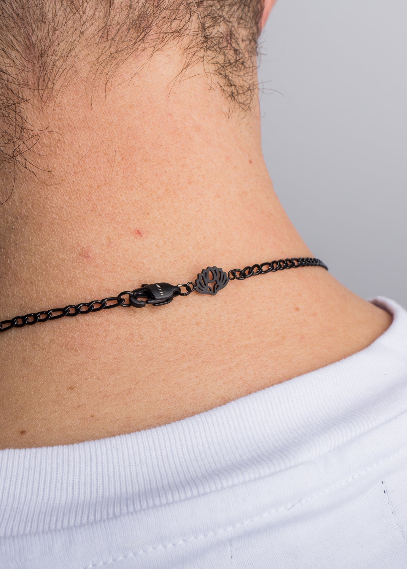 Akitsune-Magnas-Chain-Link-Matte-Black-Model-3