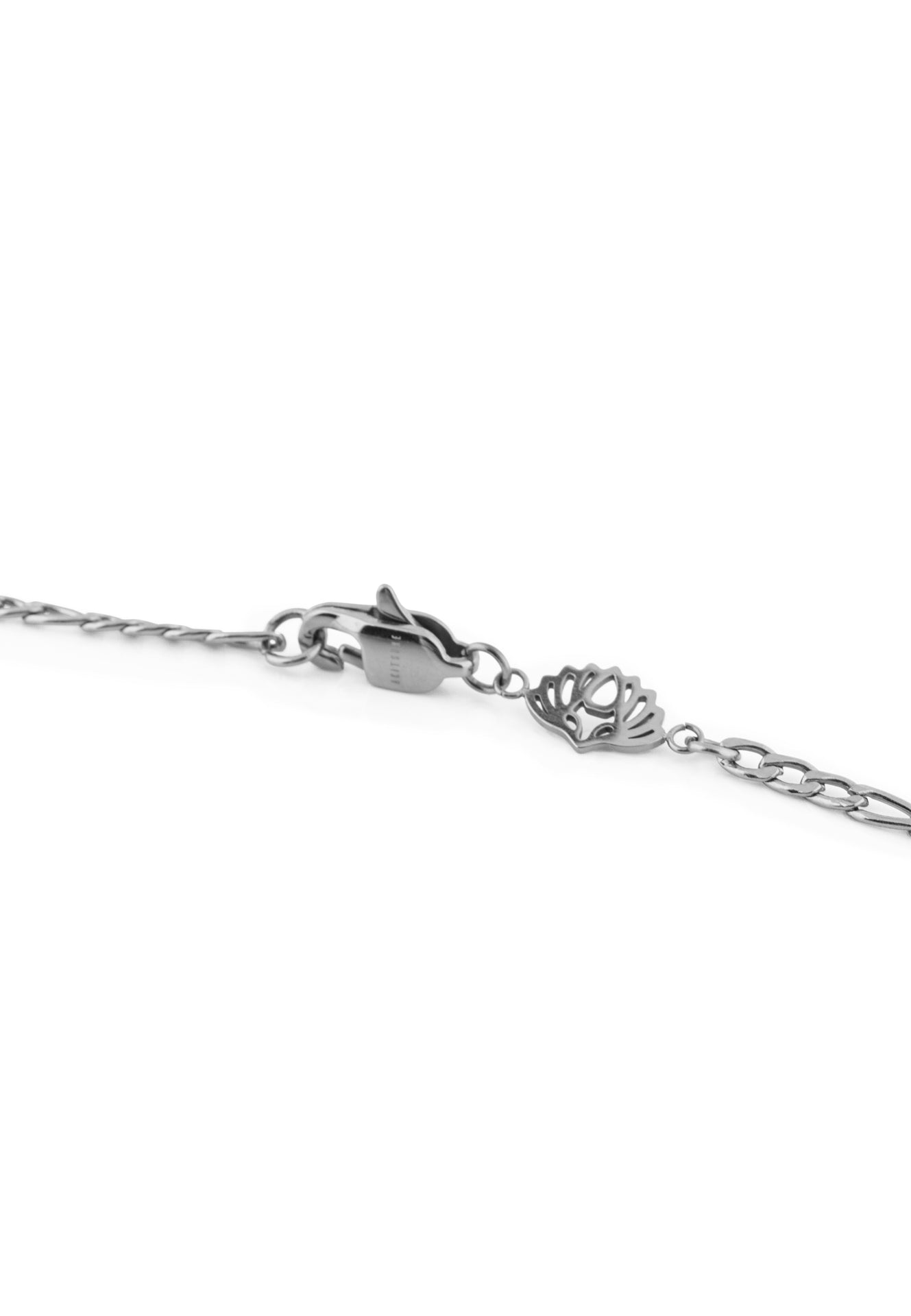 Akitsune-Magnas-Chain-Link-Silver-Detail-Clasp