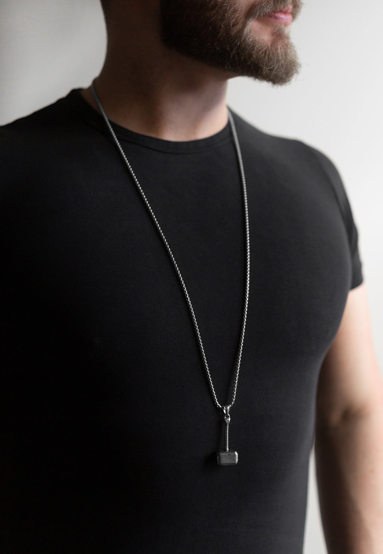 Akitsune-Malleum-Pendant-Necklace-Silver-Model-2