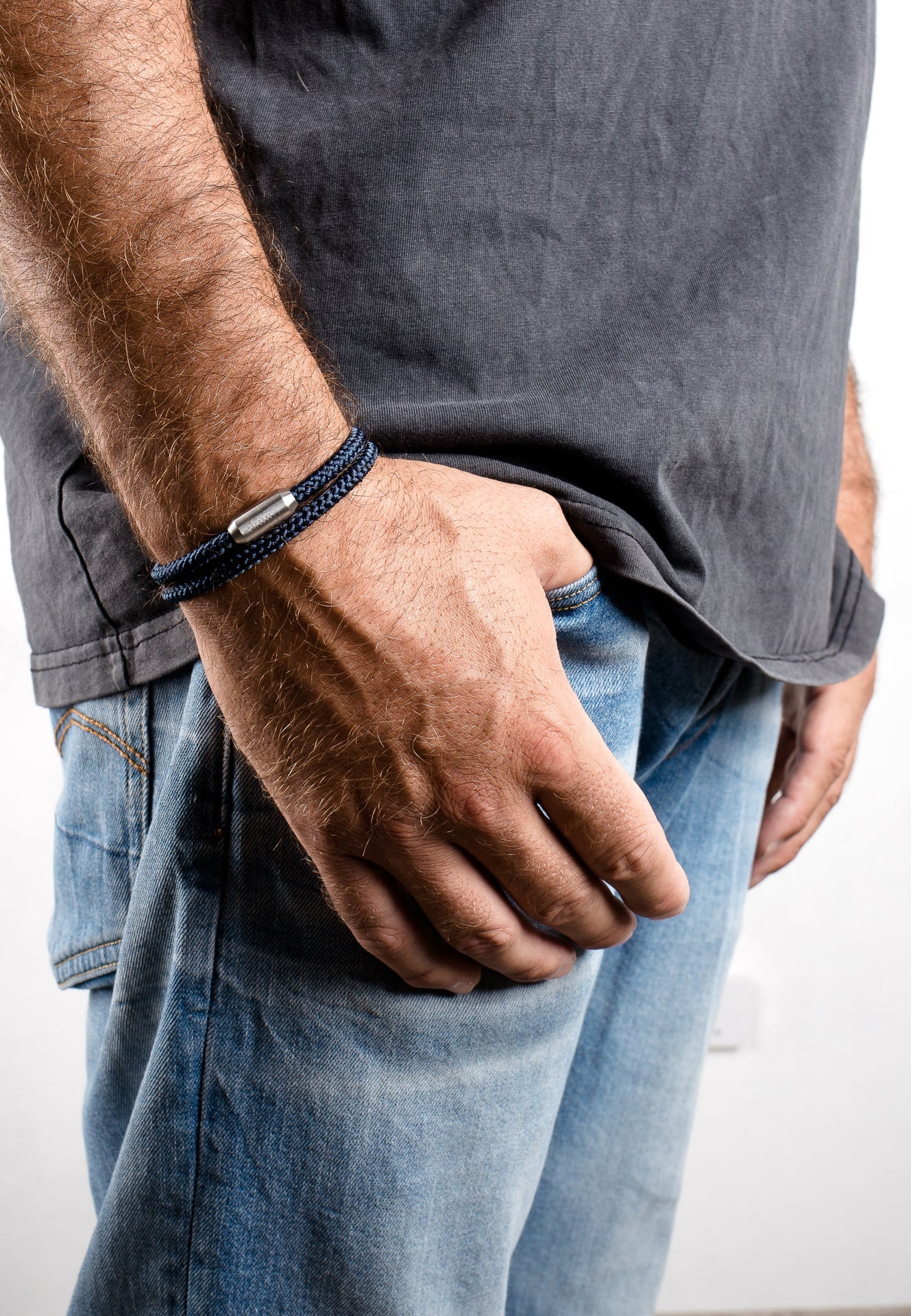 Akitsune-Mare-Nylon-Bracelet-Matte-Silver-Navyblue-Model