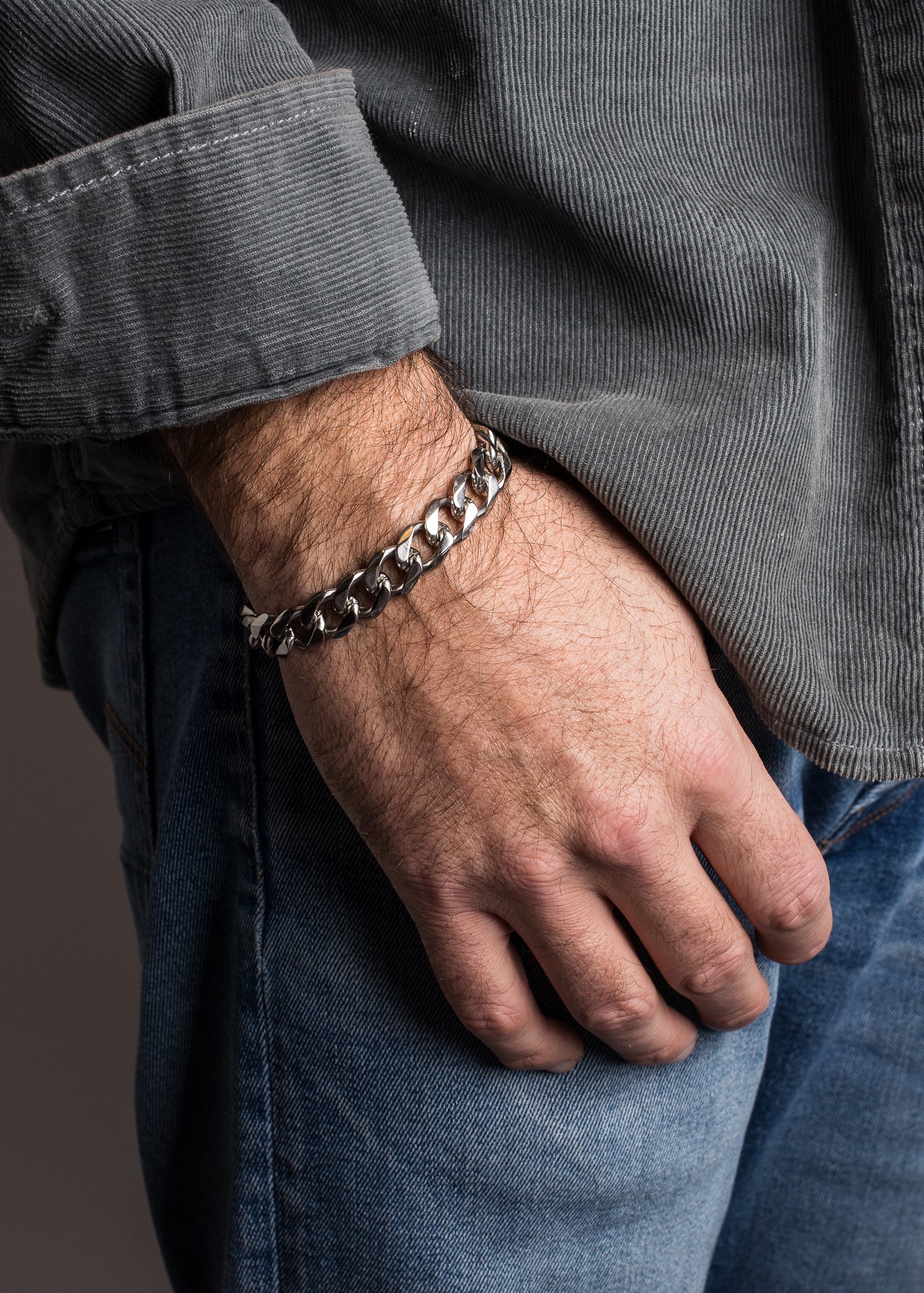 Akitsune-Militium-Metal-Chain-Bracelet-Silver-Clasp-Model-3