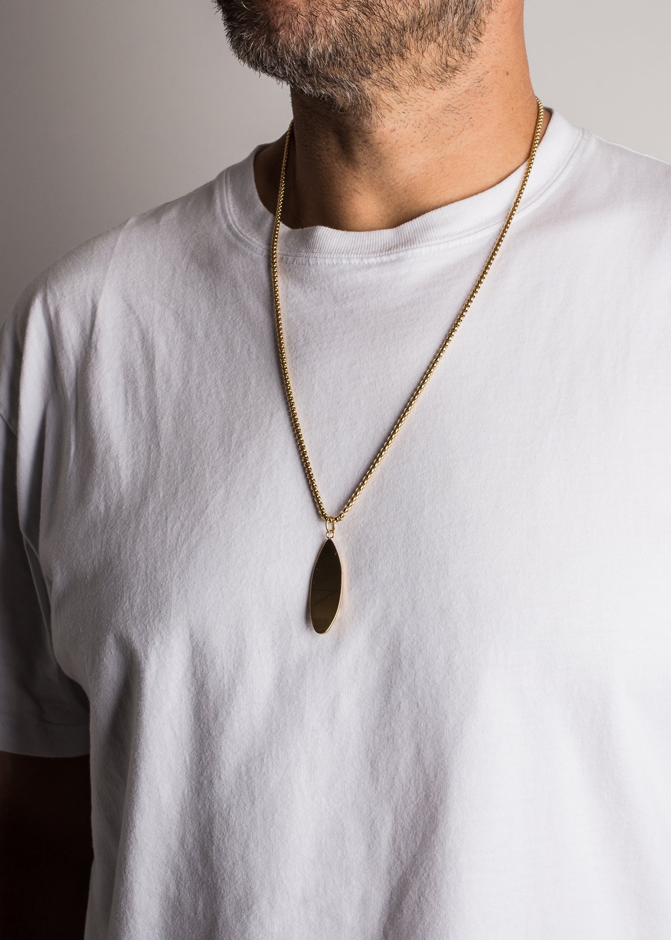 Akitsune-Nalu-Surf-Board-Pendant-Necklace-Matte-Gold-5