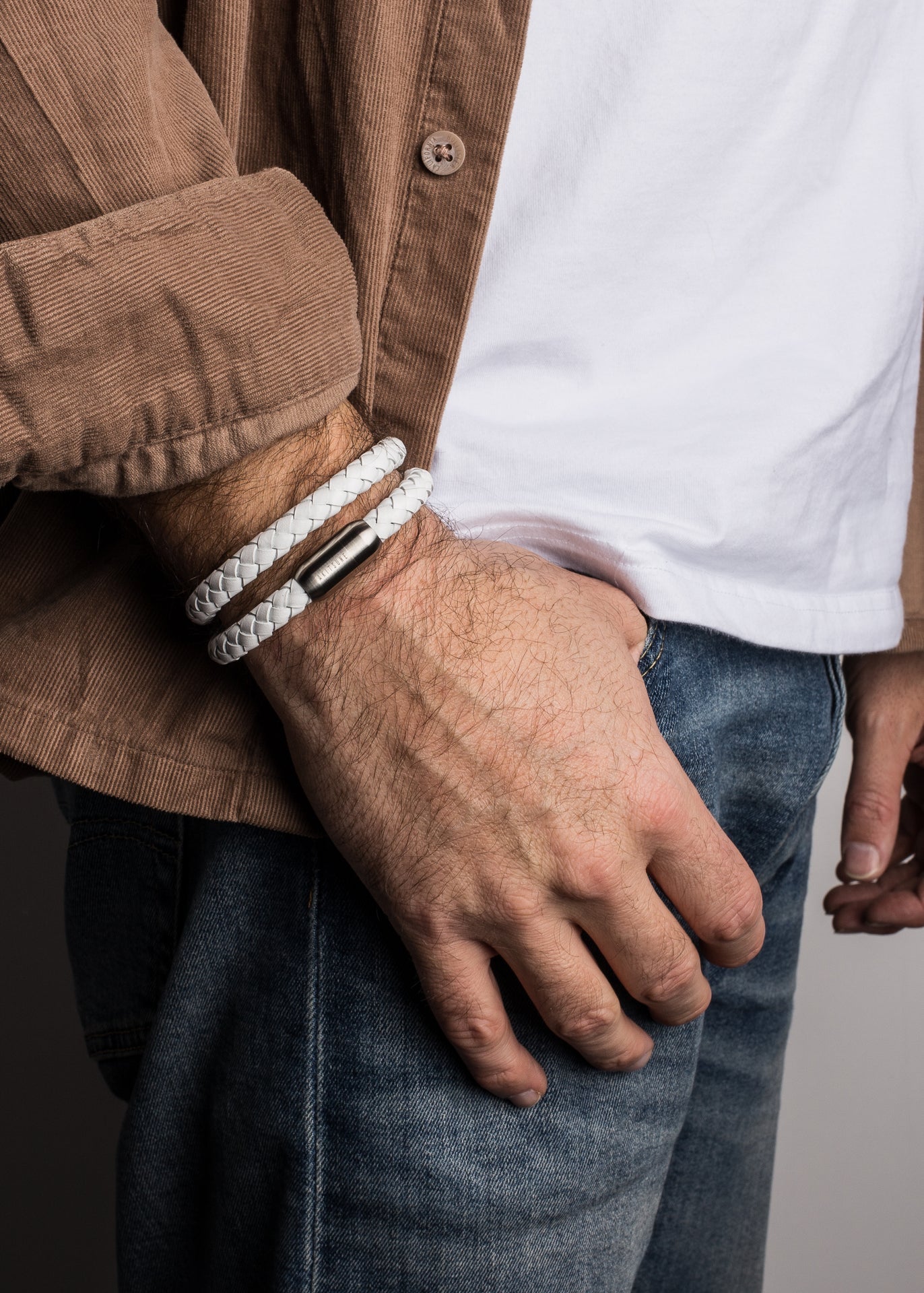 Akitsune-Navis-Leather-Bracelet-Silver-White-1