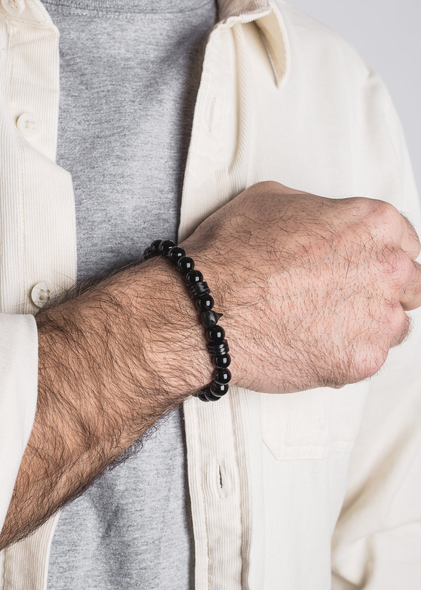 Akitsune-Obsidian-Beaded-Bracelet-Fox-Black-Black-Model-1