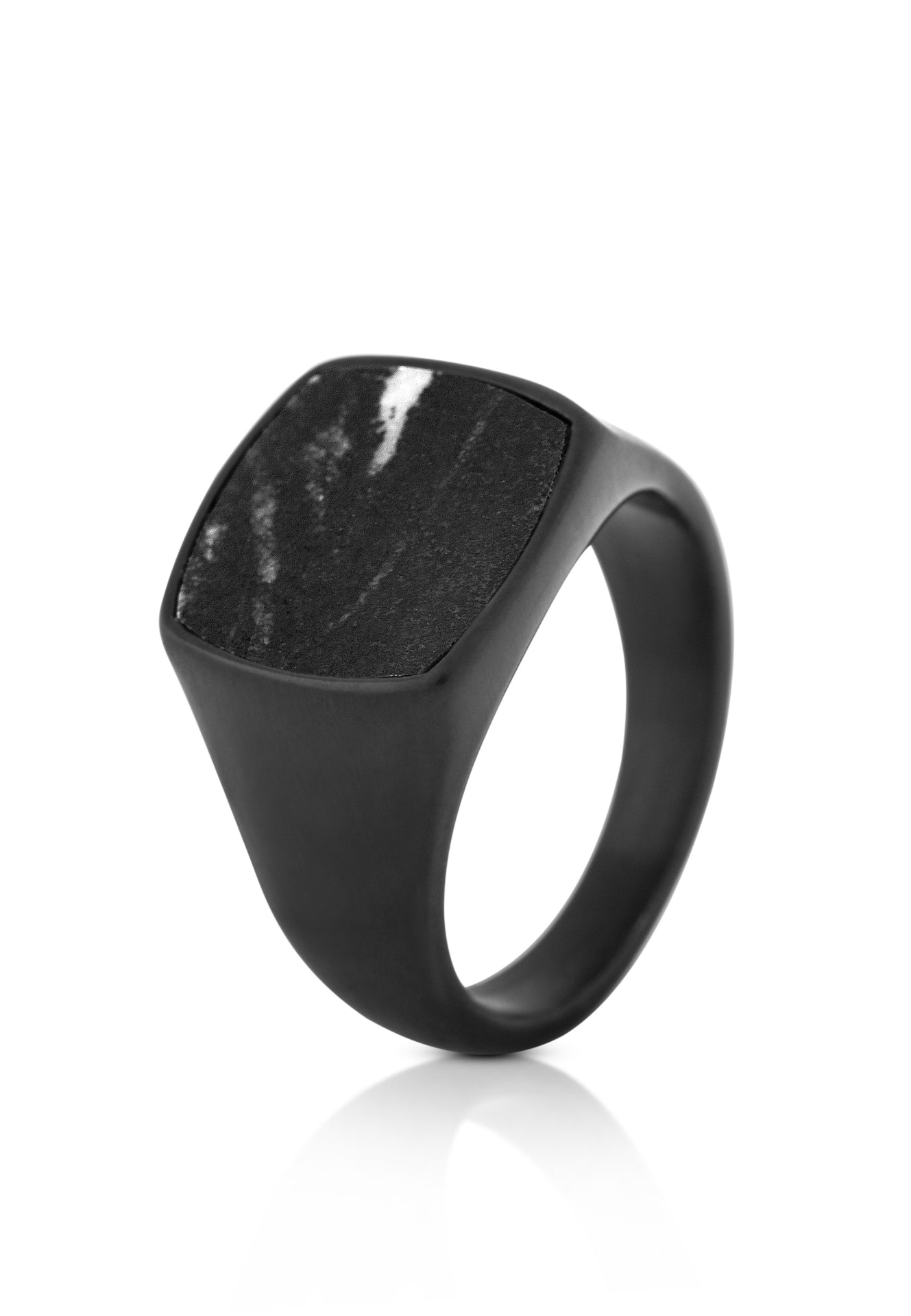 Akitsune-Opul-Ring-Matte-Black-Labradorite-Men-2