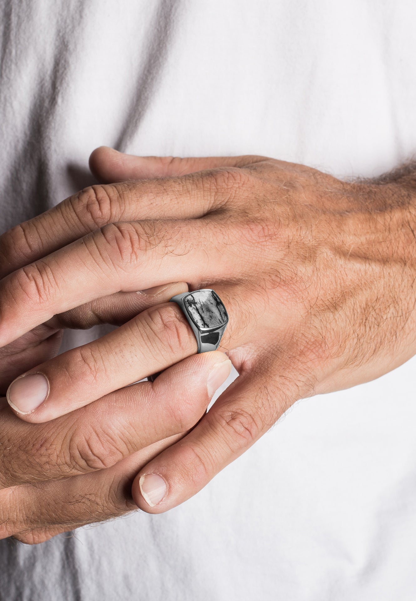 Akitsune-Opul-Ring-Silver-Labradorite-Men-Signet-Model-2