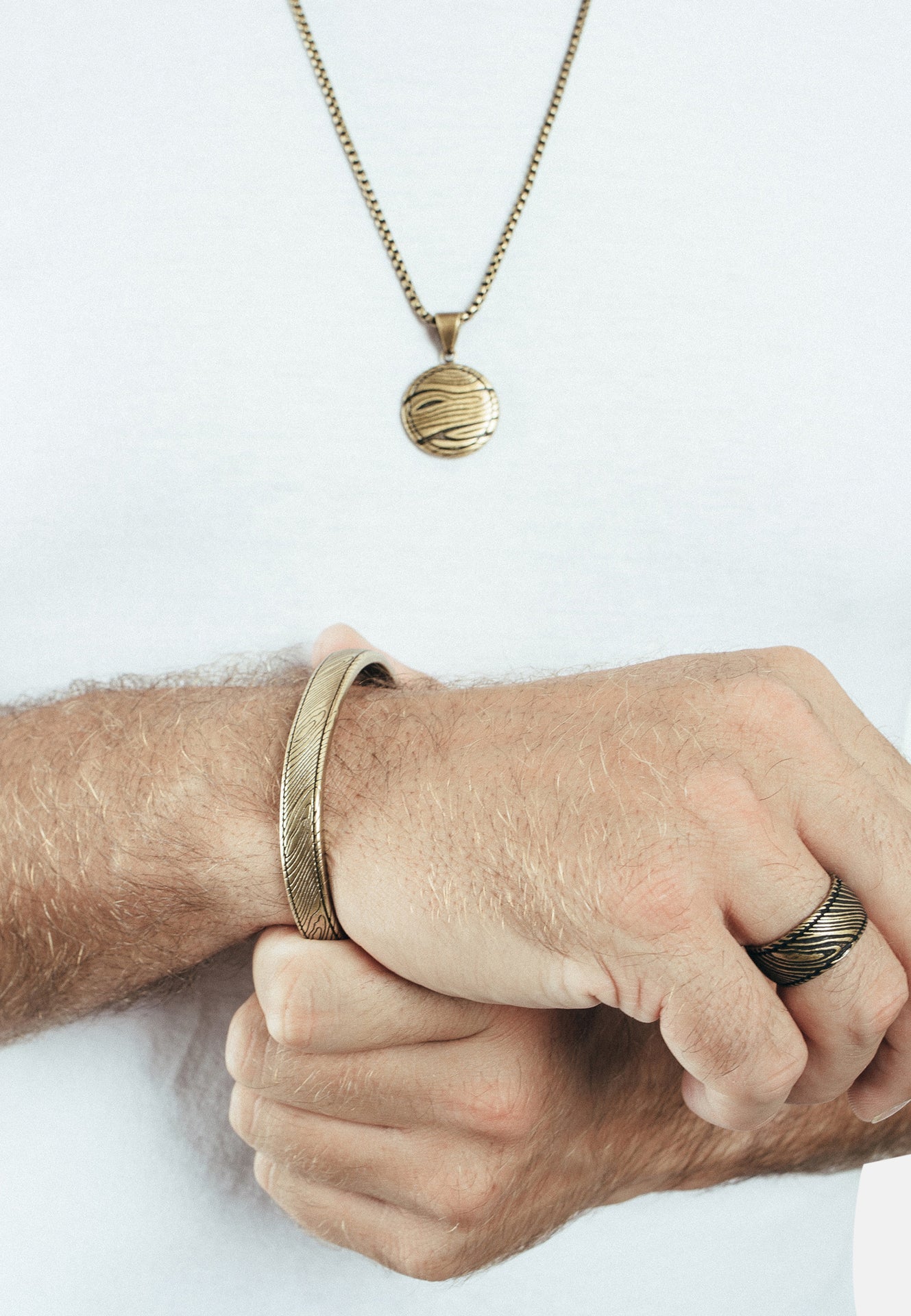 Akitsune-Orbis-Bangle-Damascus-Style-Bracelet-Brass-Model