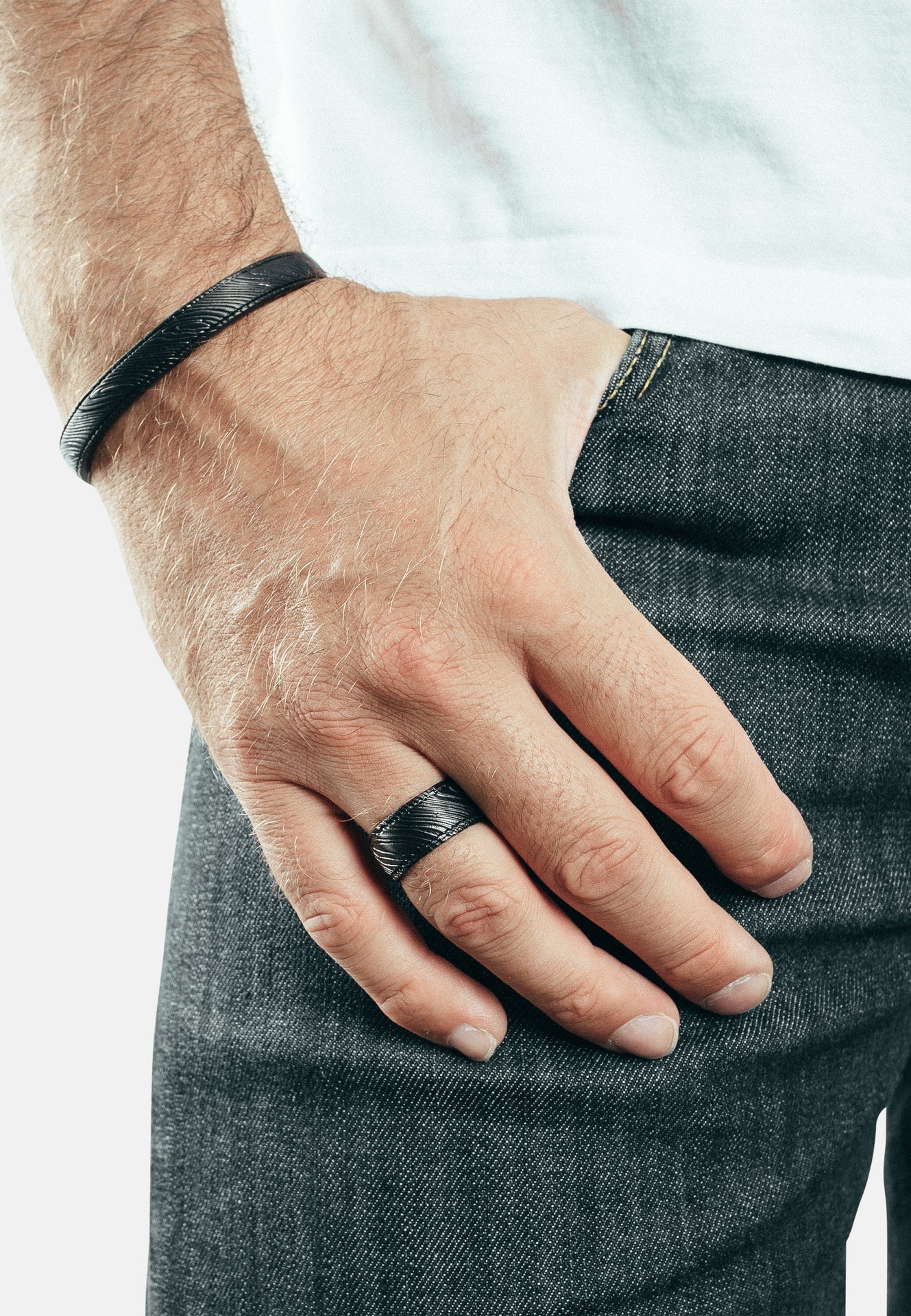 Akitsune-Orbis-Bangle-Damascus-Style-Bracelet-Matte-Black-Model-2