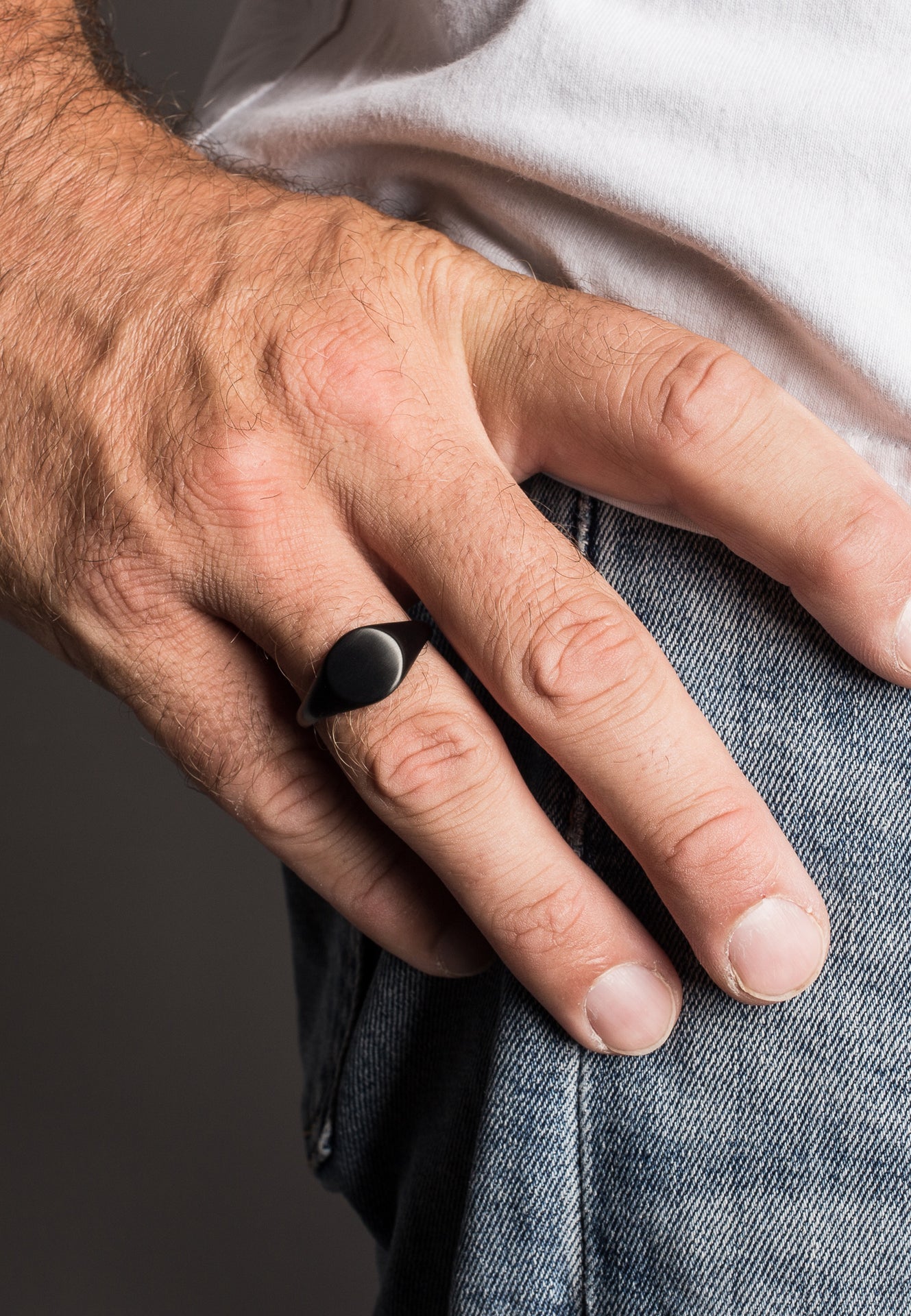 Akitsune-Parvus-Signet-Ring-Matte-Black-Men