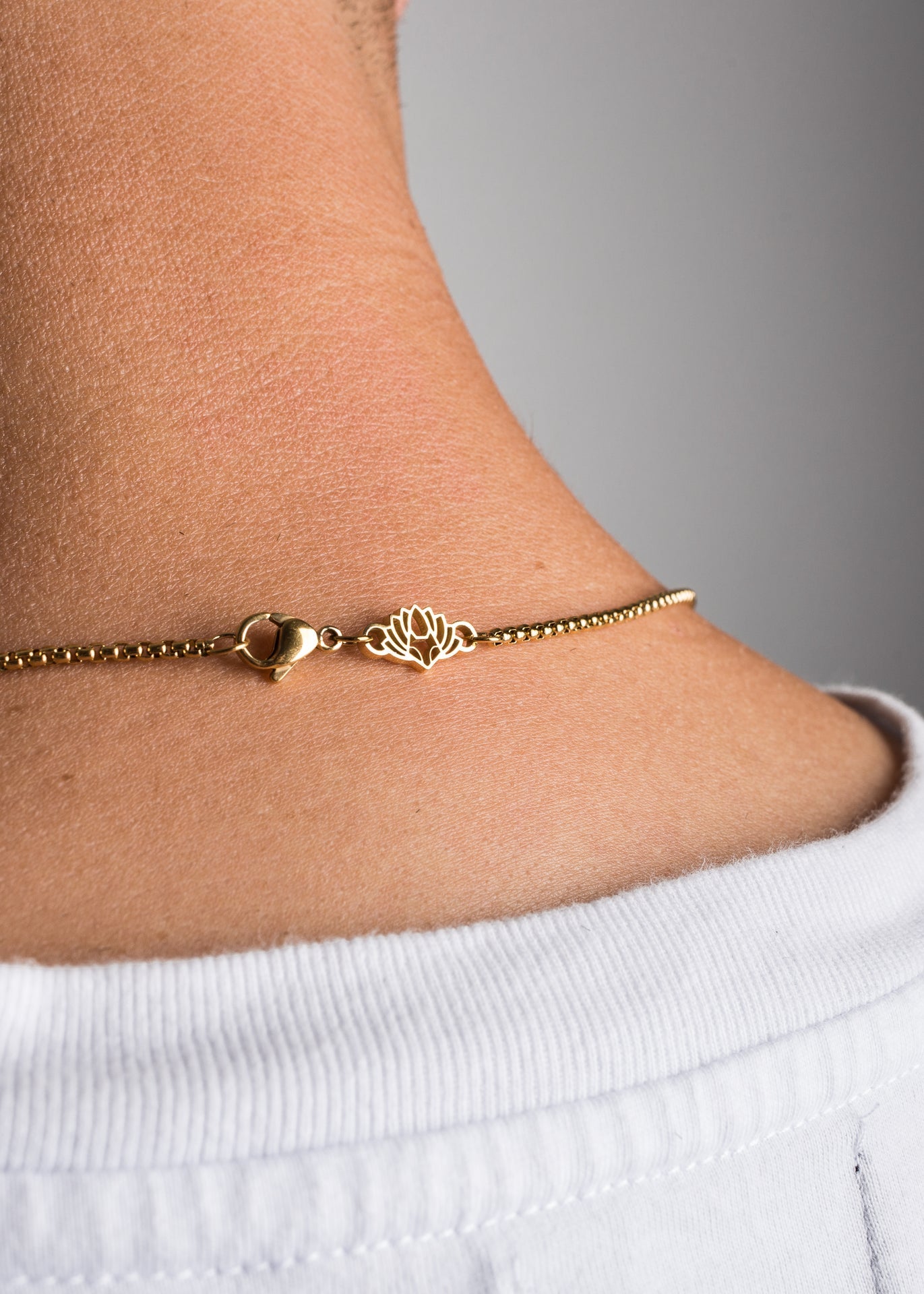 Akitsune-Pearl-Necklace-Chain-Gold-Model-1