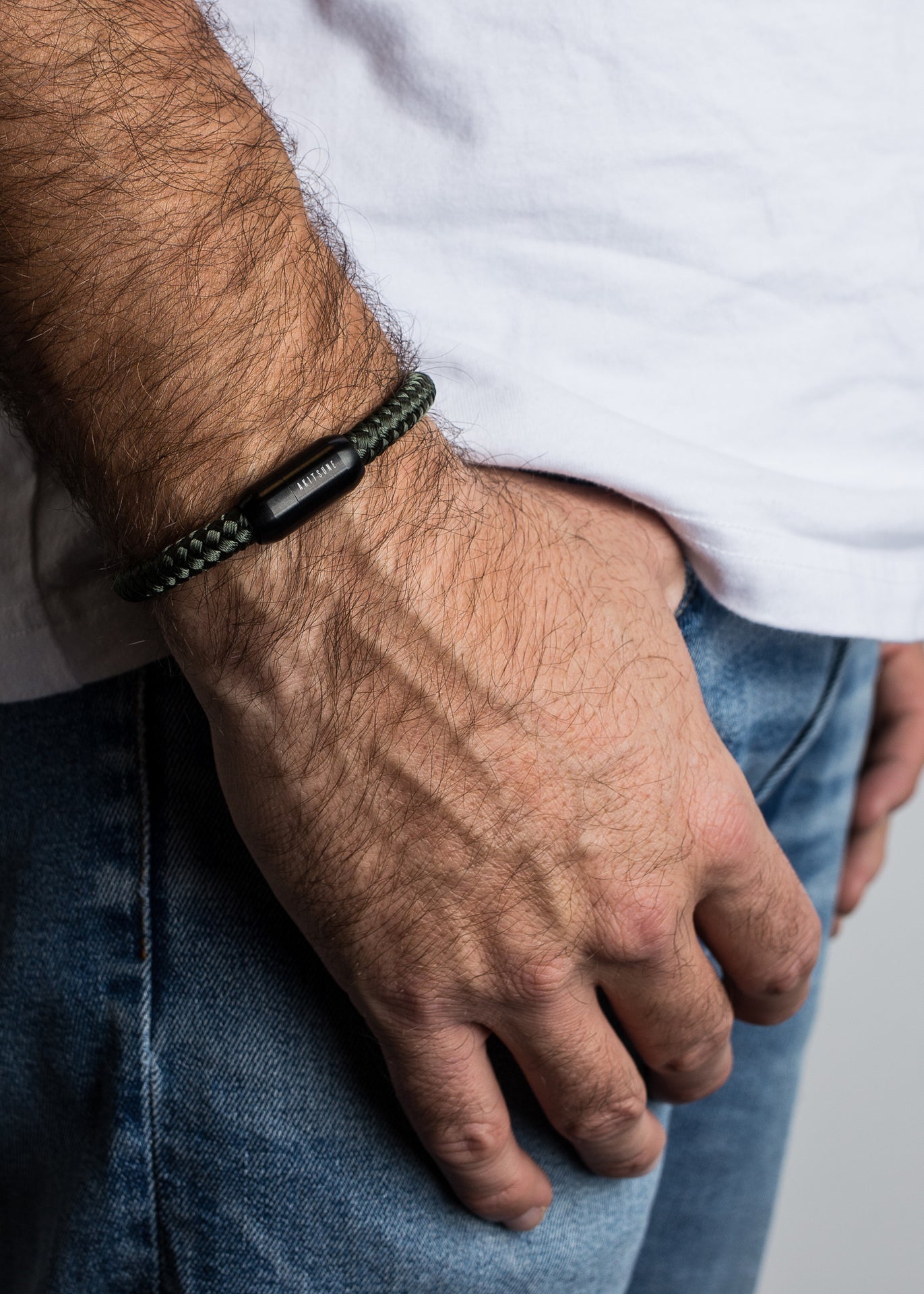 Akitsune-Portus-Nautical-Rope-Bracelet-Matte-Black-Olive-1