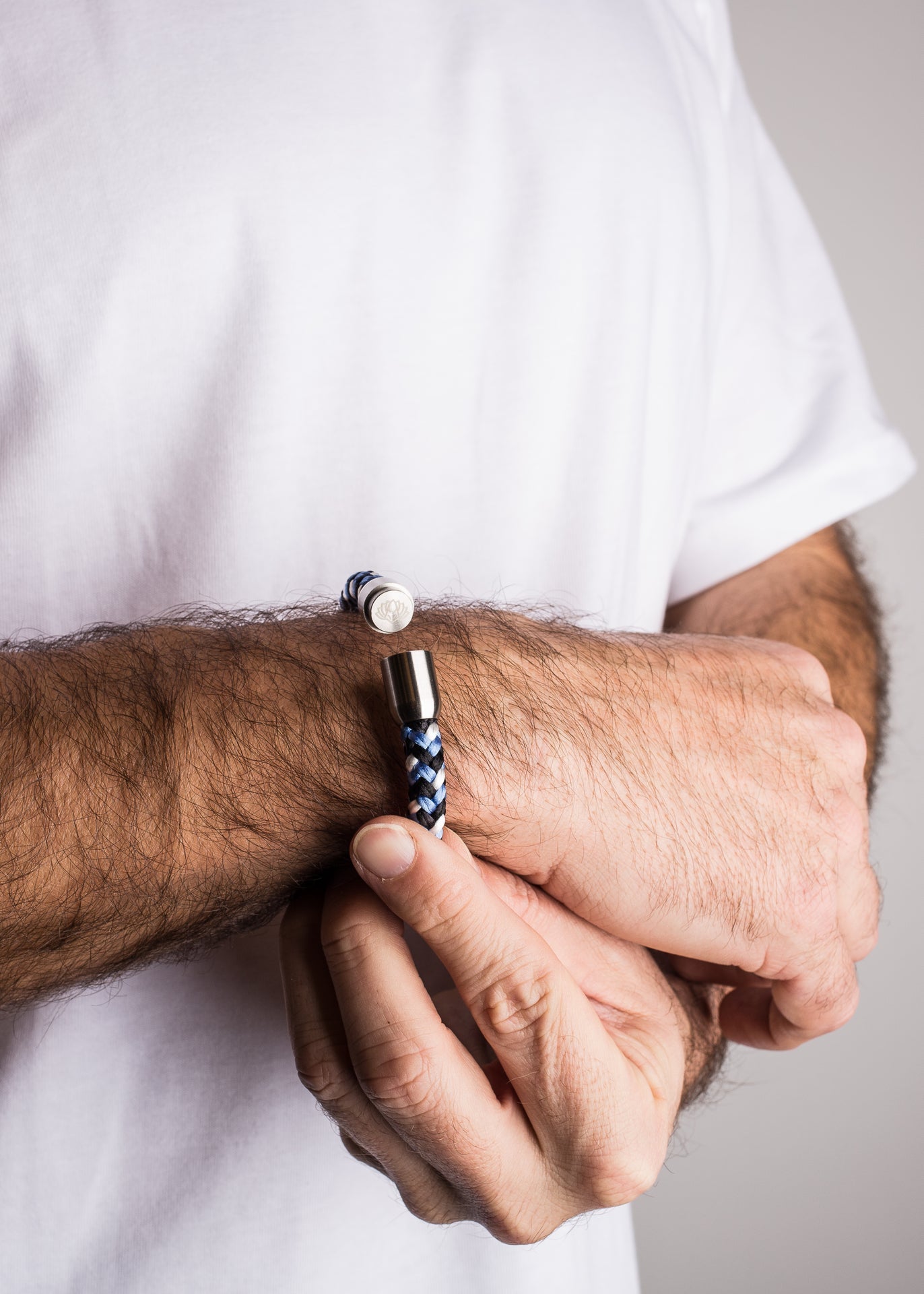 Akitsune-Portus-Nautical-Rope-Bracelet-Matte-Silver-Blue-White-Magnetic-Sailor-1