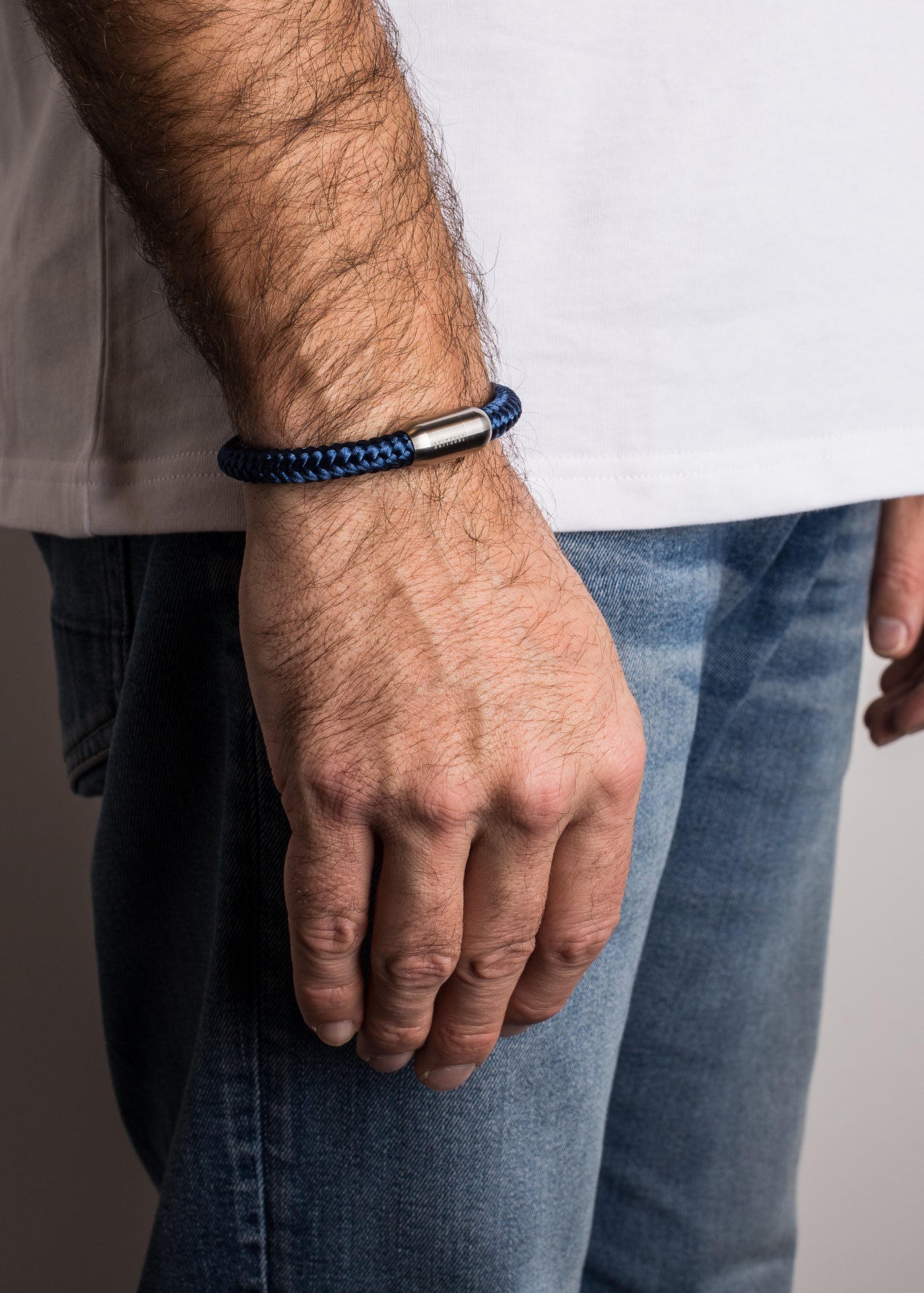 Akitsune-Portus-Nautical-Rope-Braclet-Matte-Silver-Navyblue-Model-2