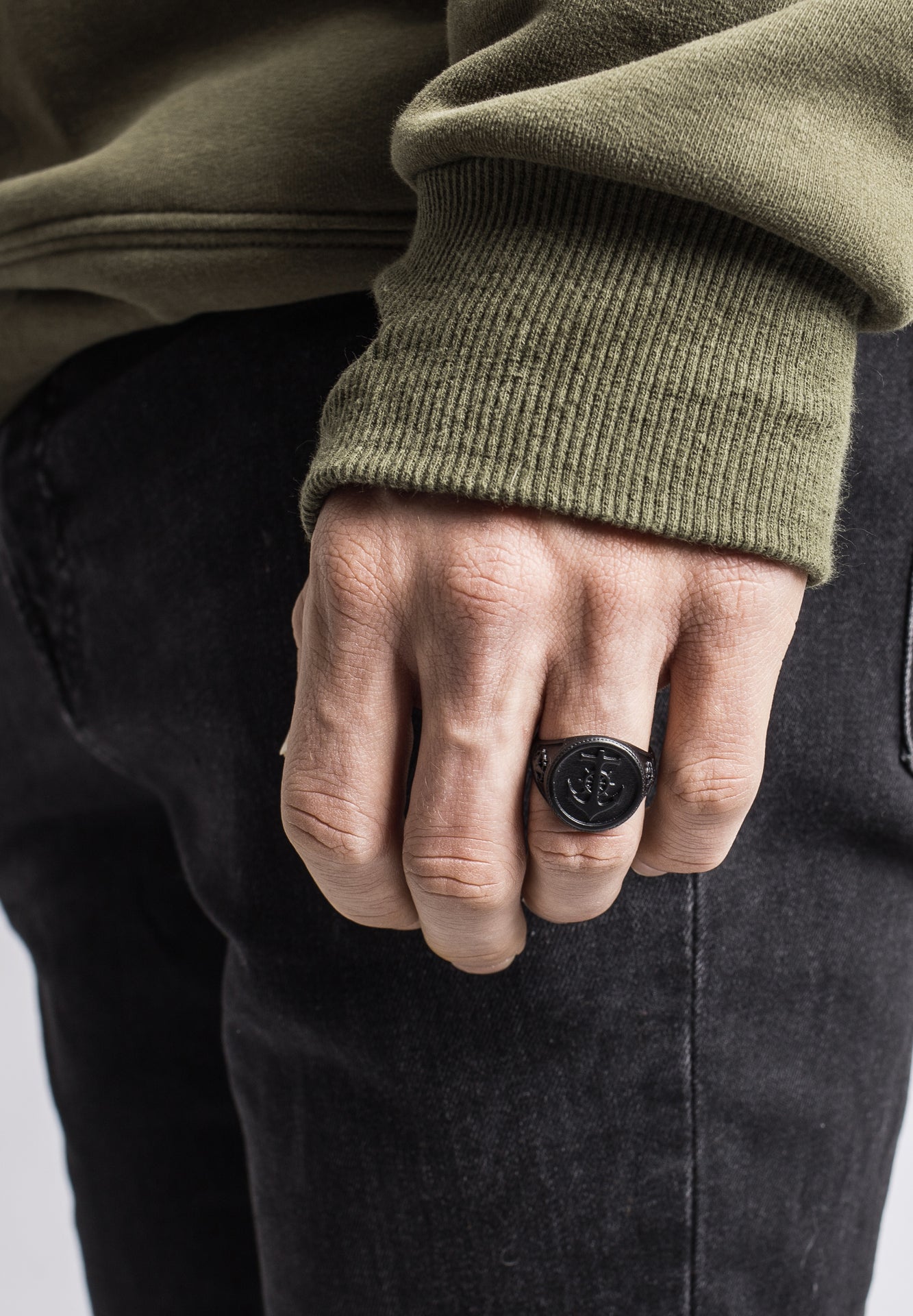 Akitsune-Portus-Ring-Nautical-Anchor-Ships-Wheel-Compass-Sail-Matte-Black-Model-High