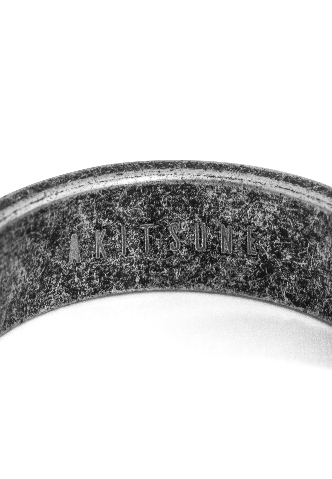 Akitsune-Purus-Minimalistic-Ring-Antique-Silver-Logo-Detail