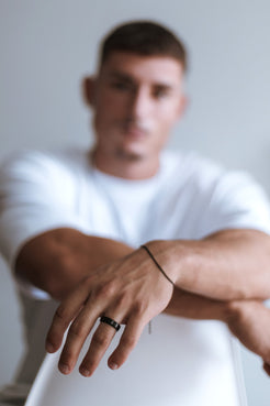 Akitsune-Purus-Minimalistic-Ring-Matte-Black-Model-2