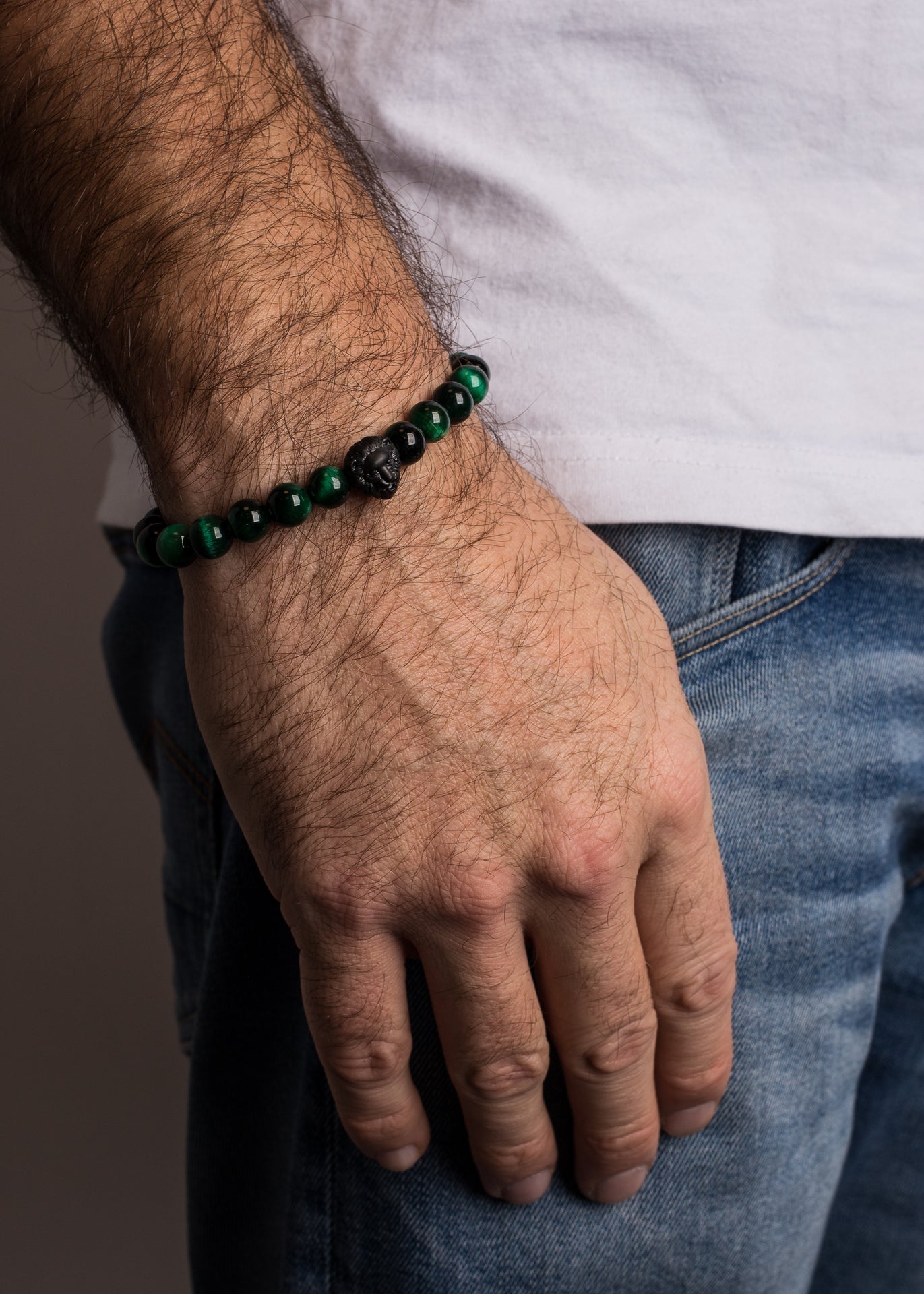 Akitsune-Regis-Beaded-Bracelet-Mens-Beads-Lion-Tiger-Eye-Green-Model-2