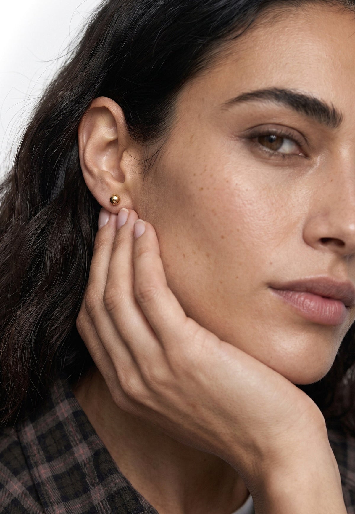 Akitsune Seraya Earring gold tone, worn by a model