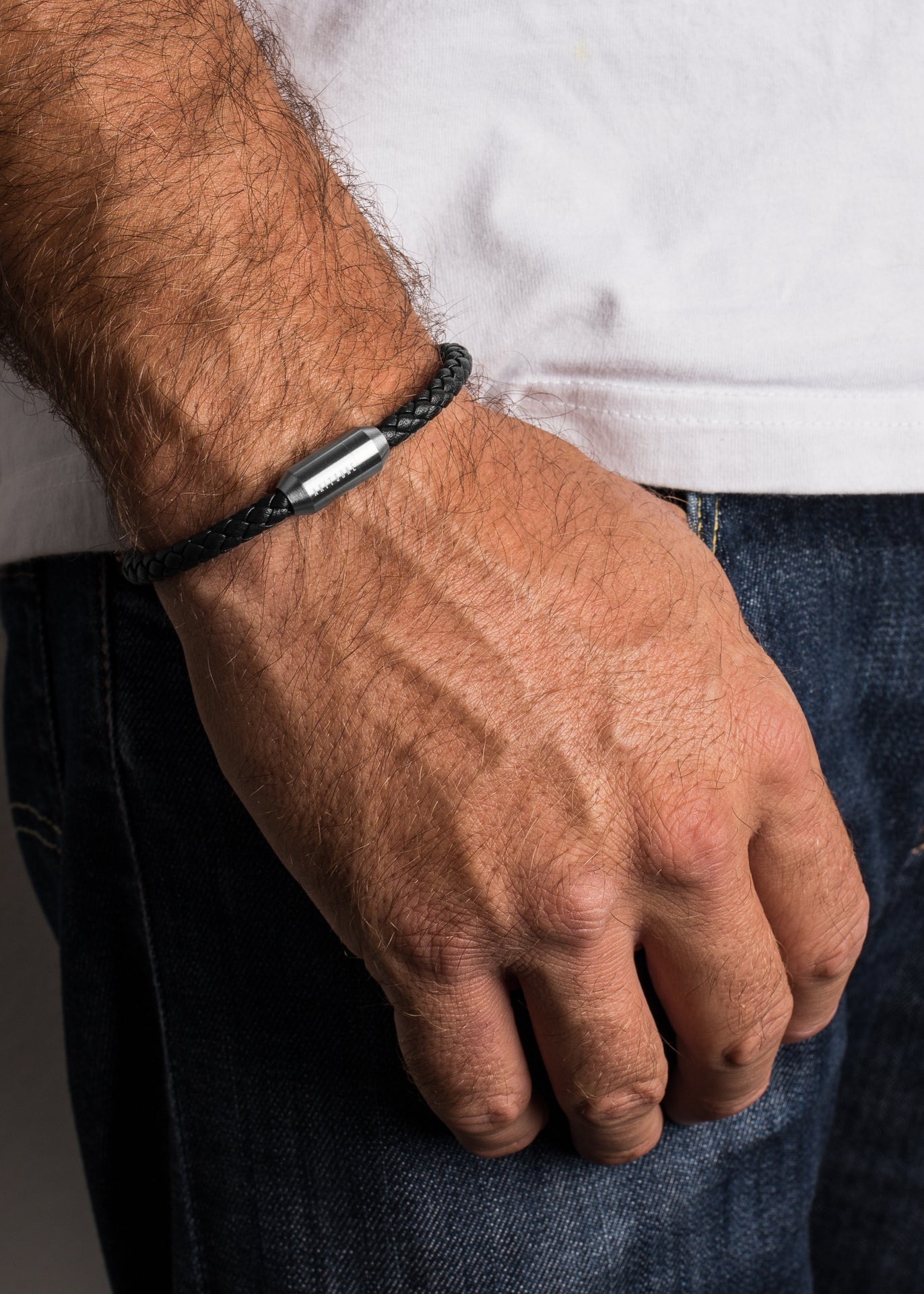 Akitsune-Silva-Leather-Bracelet-Silver-Black-Model-Female-2