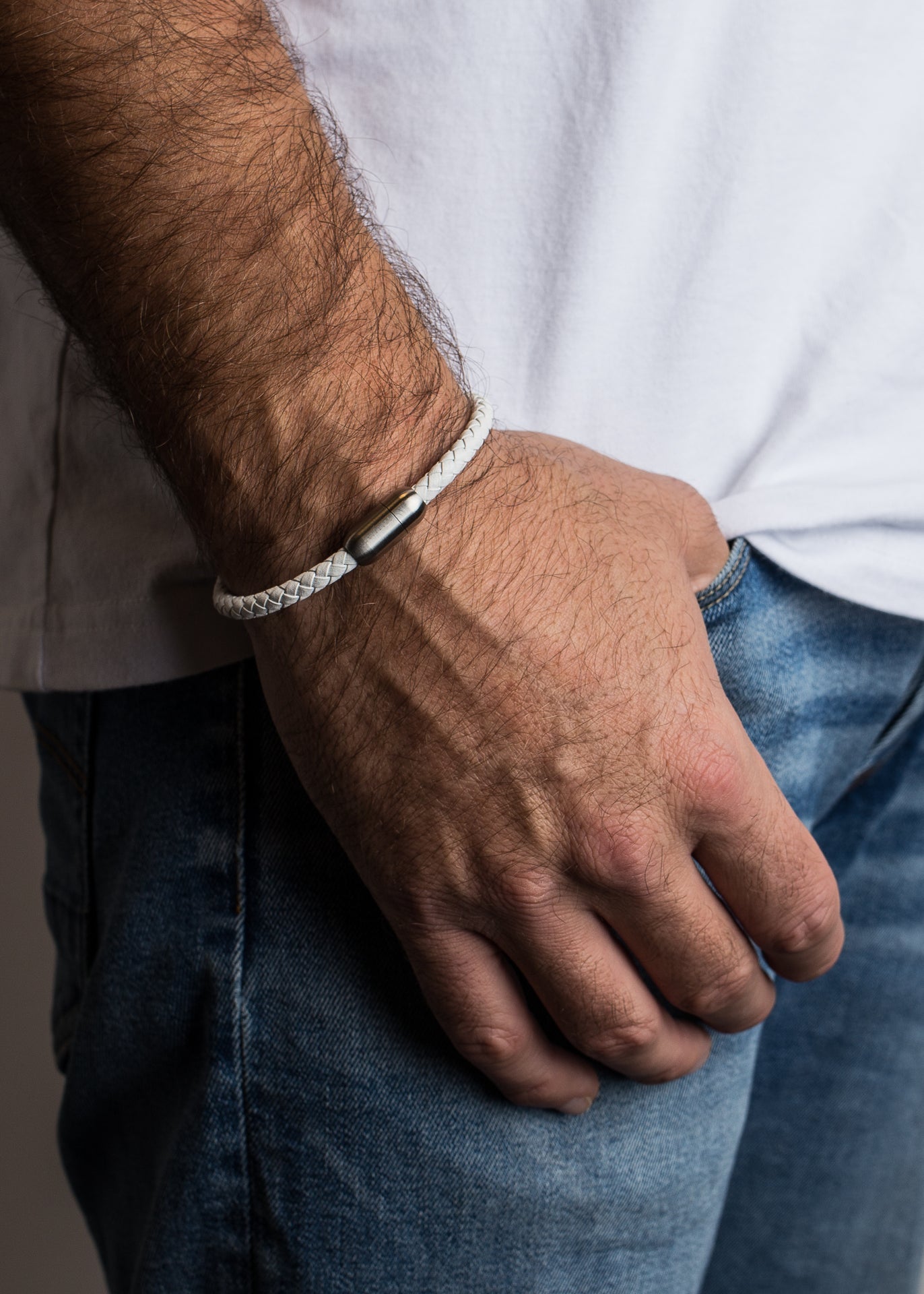 Akitsune-Silvus-Leather-Bracelet-Silver-White-1