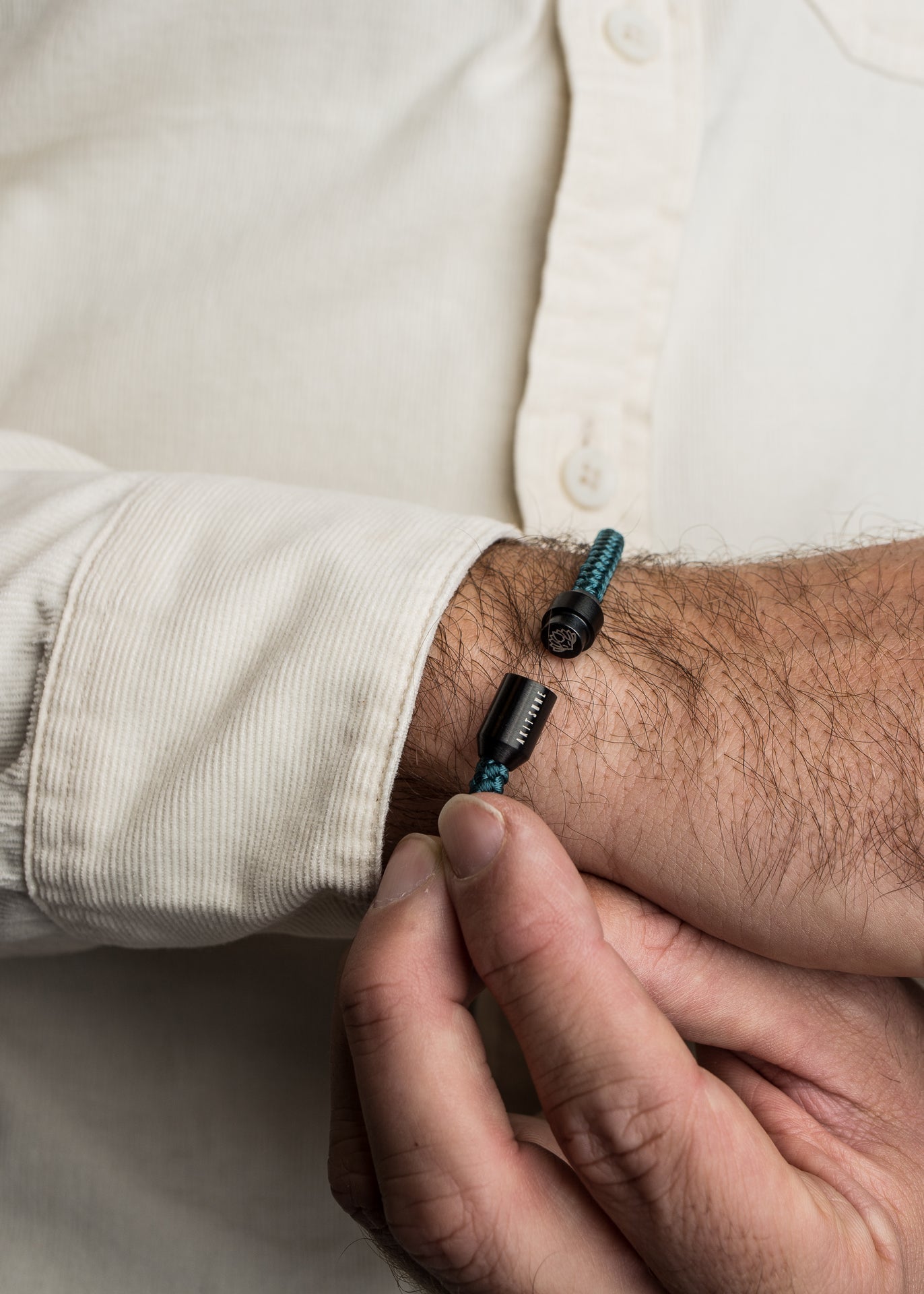 Akitsune-Silvus-Nylon-Bracelet-Matte-Black-Dark-Green-1