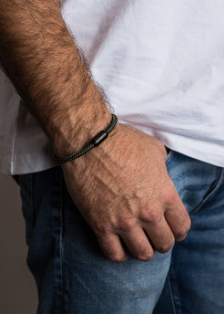 Akitsune-Silvus-Nylon-Bracelet-Matte-Black-Olive-1