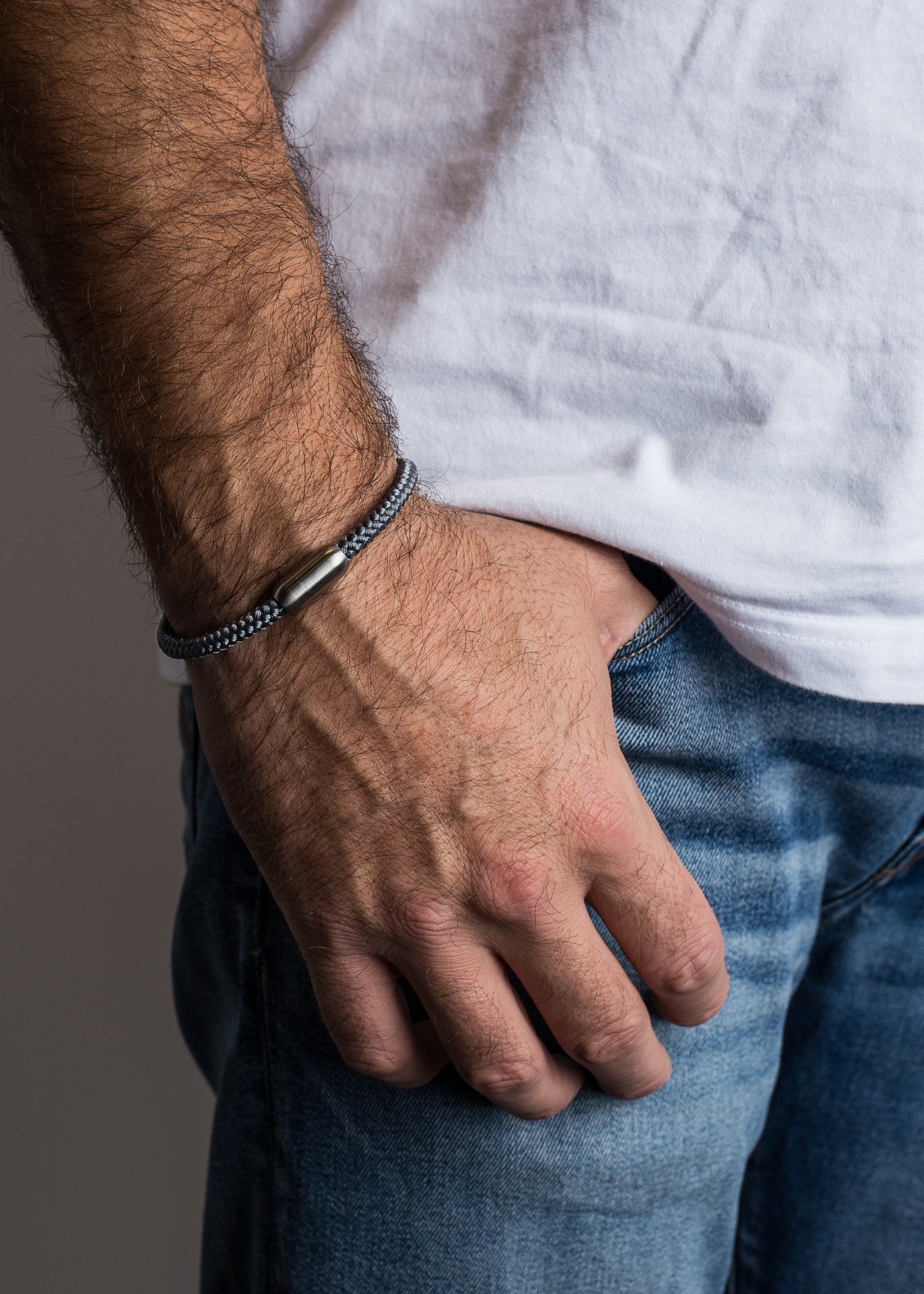 Akitsune-Silvus-Nylon-Bracelet-Silver-Grey-Nautical-Rope-Model-3