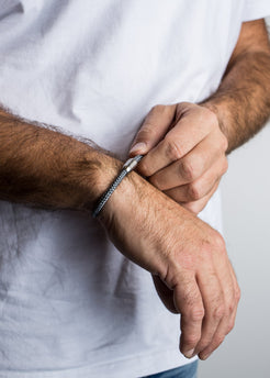 Akitsune-Silvus-Nylon-Bracelet-Silver-Grey-Nautical-Rope-Model