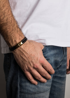 Akitsune-Simplicitas-Bracelet-Matte-Gold-Black-Model