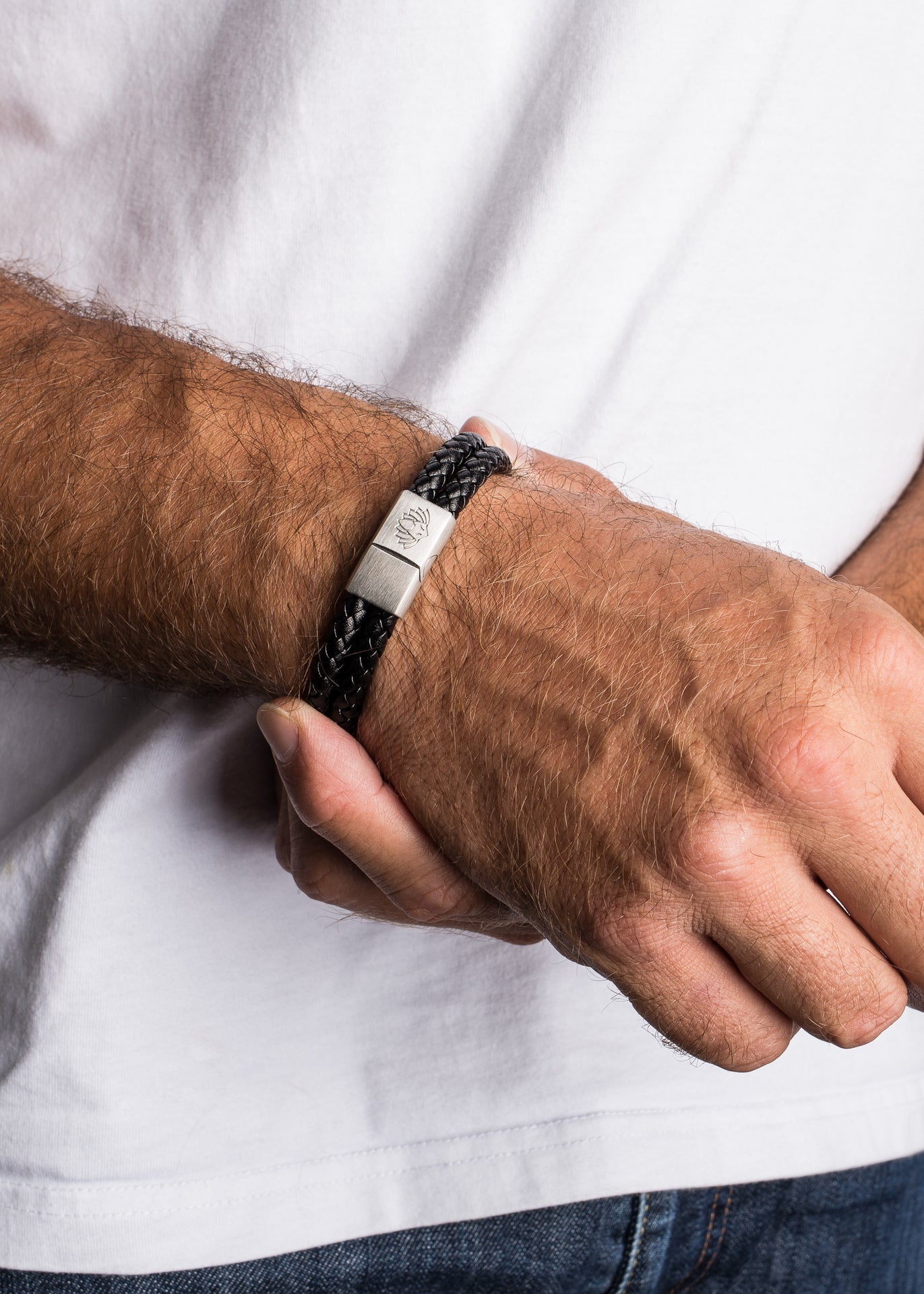 Akitsune-Simplicitas-Bracelet-Silver-Black-Model-2