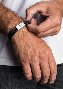 Akitsune-Simplicitas-Bracelet-Silver-Black-Model-3