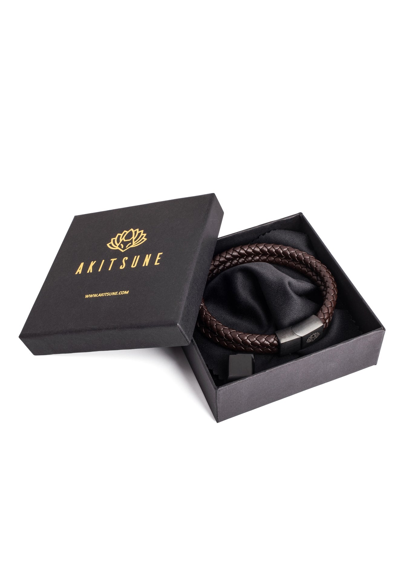 Akitsune-Simplicitas-Leather-Bracelet-Matte-Black-Details-Magnetic