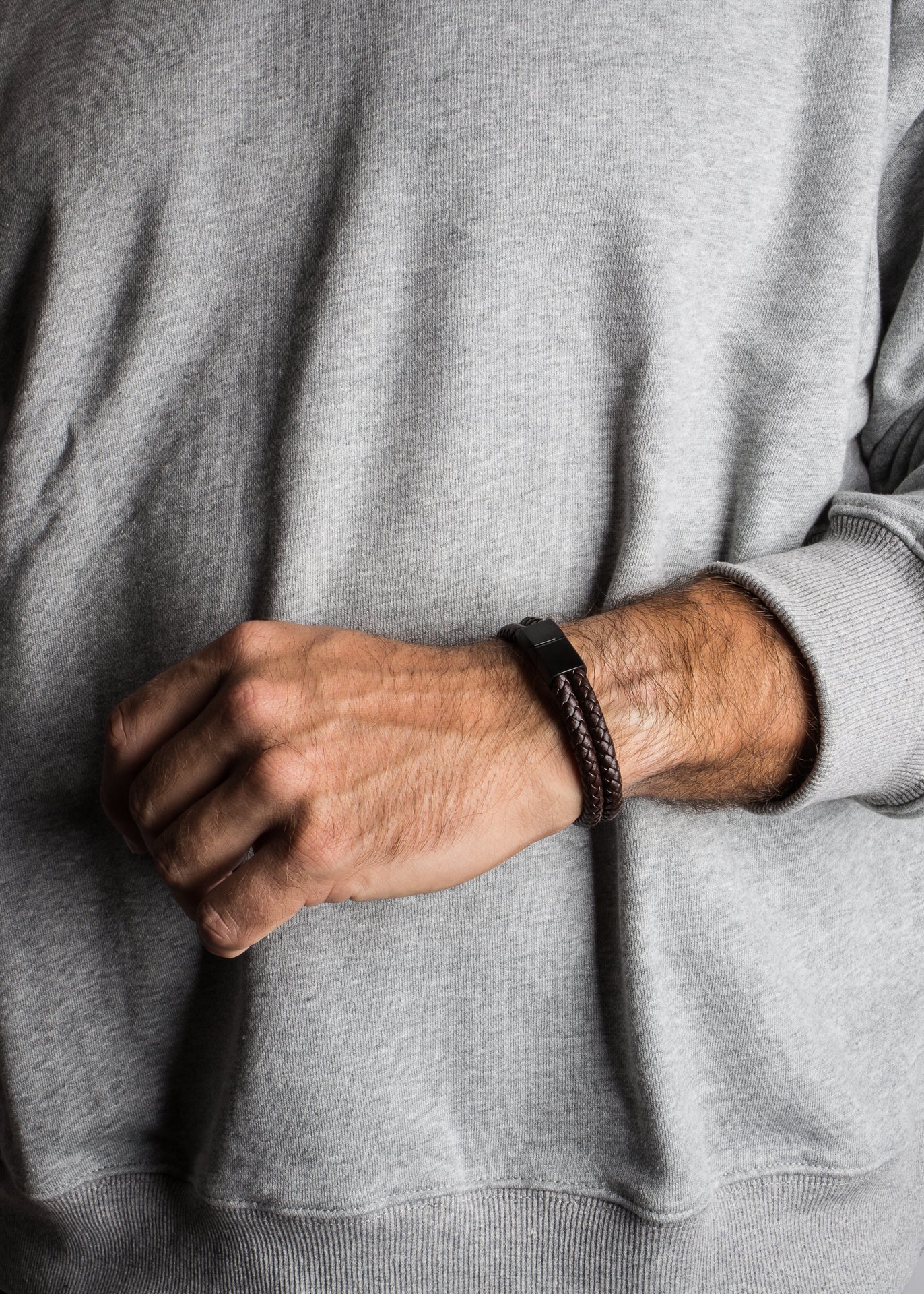 Akitsune-Simplicitas-Leather-Bracelet-Matte-Black-Model