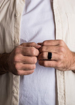 Akitsune-Solida-Signet-Ring-Matte-Black-Model-2