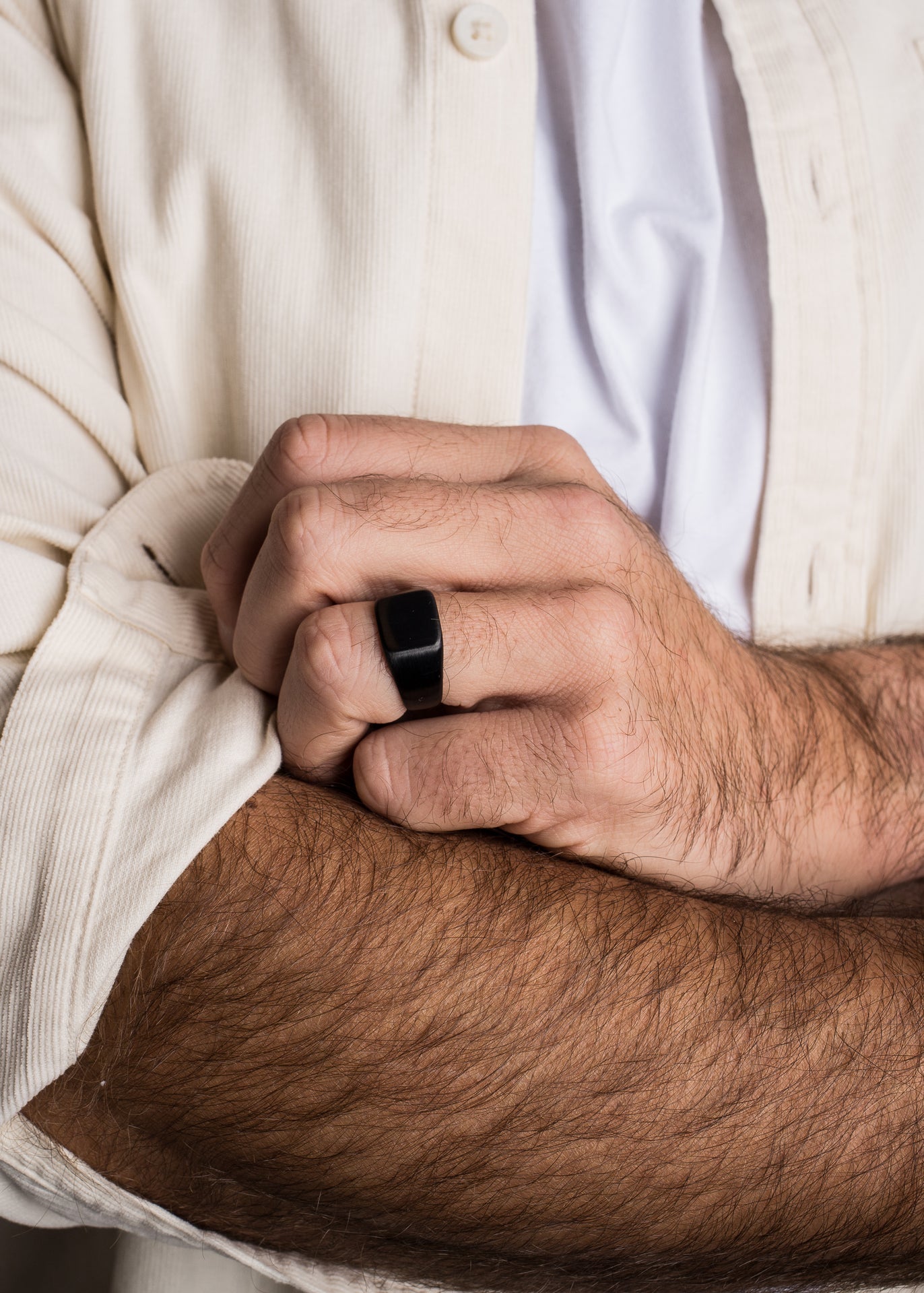 Akitsune-Solida-Signet-Ring-Matte-Black-Model-3