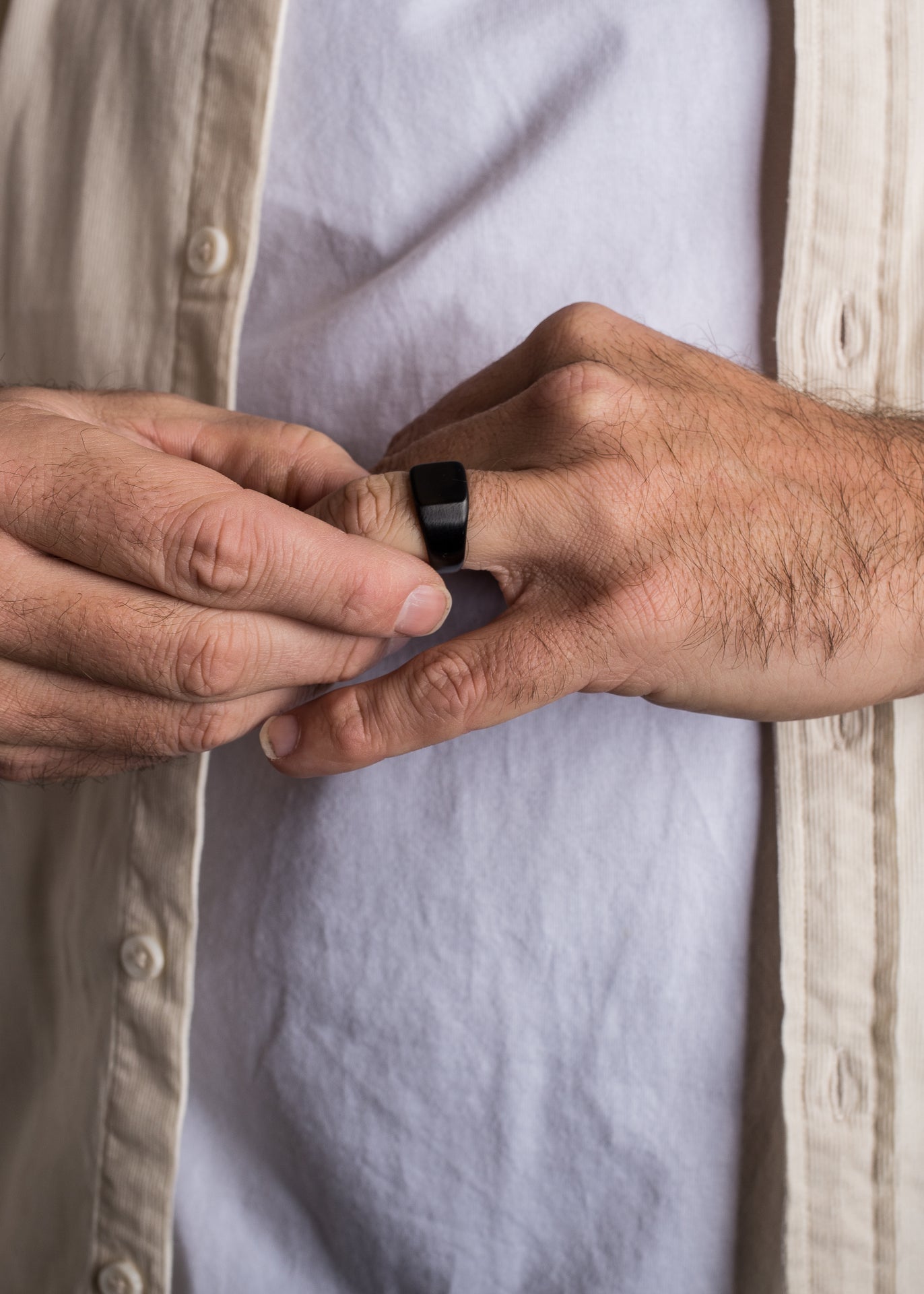 Akitsune-Solida-Signet-Ring-Matte-Black-Model