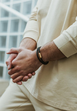 Akitsune-Suprema-Bracelet-Gold-Black-Magnetic-Model-2